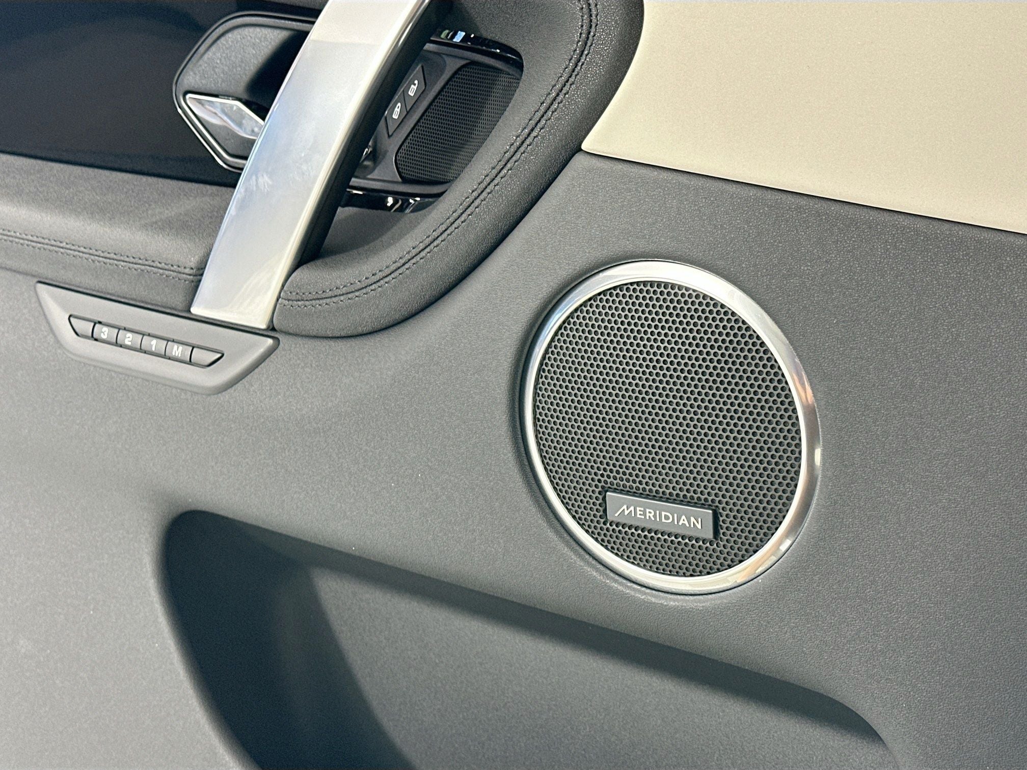 2025 Land Rover Discovery Sport S