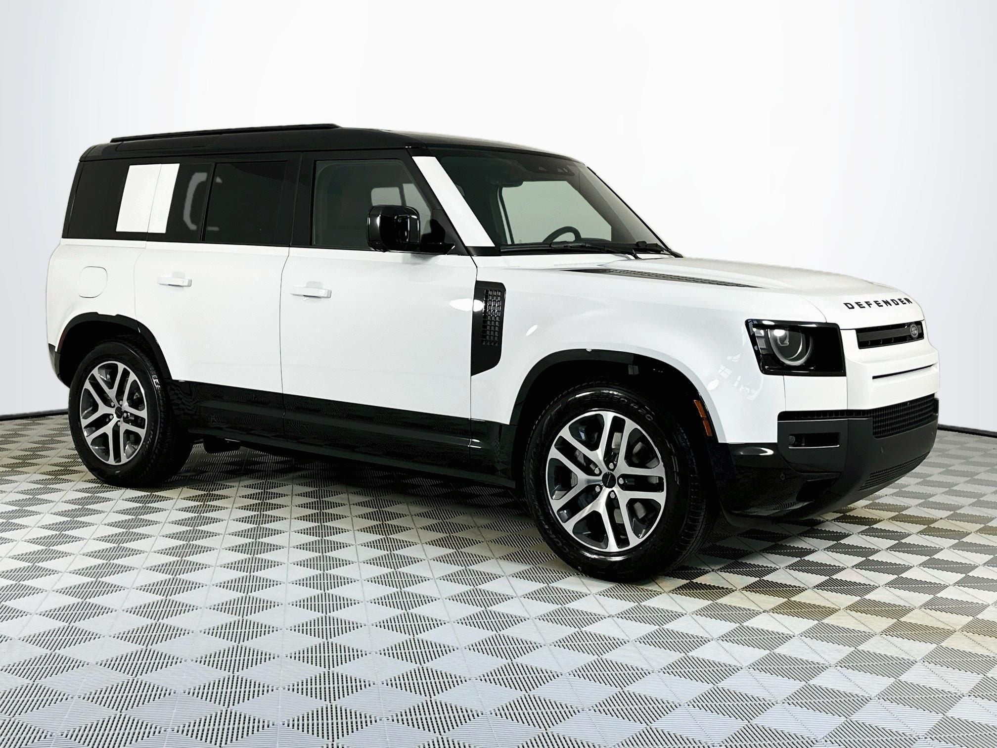 2026 Land Rover Defender 110 X-Dynamic SE