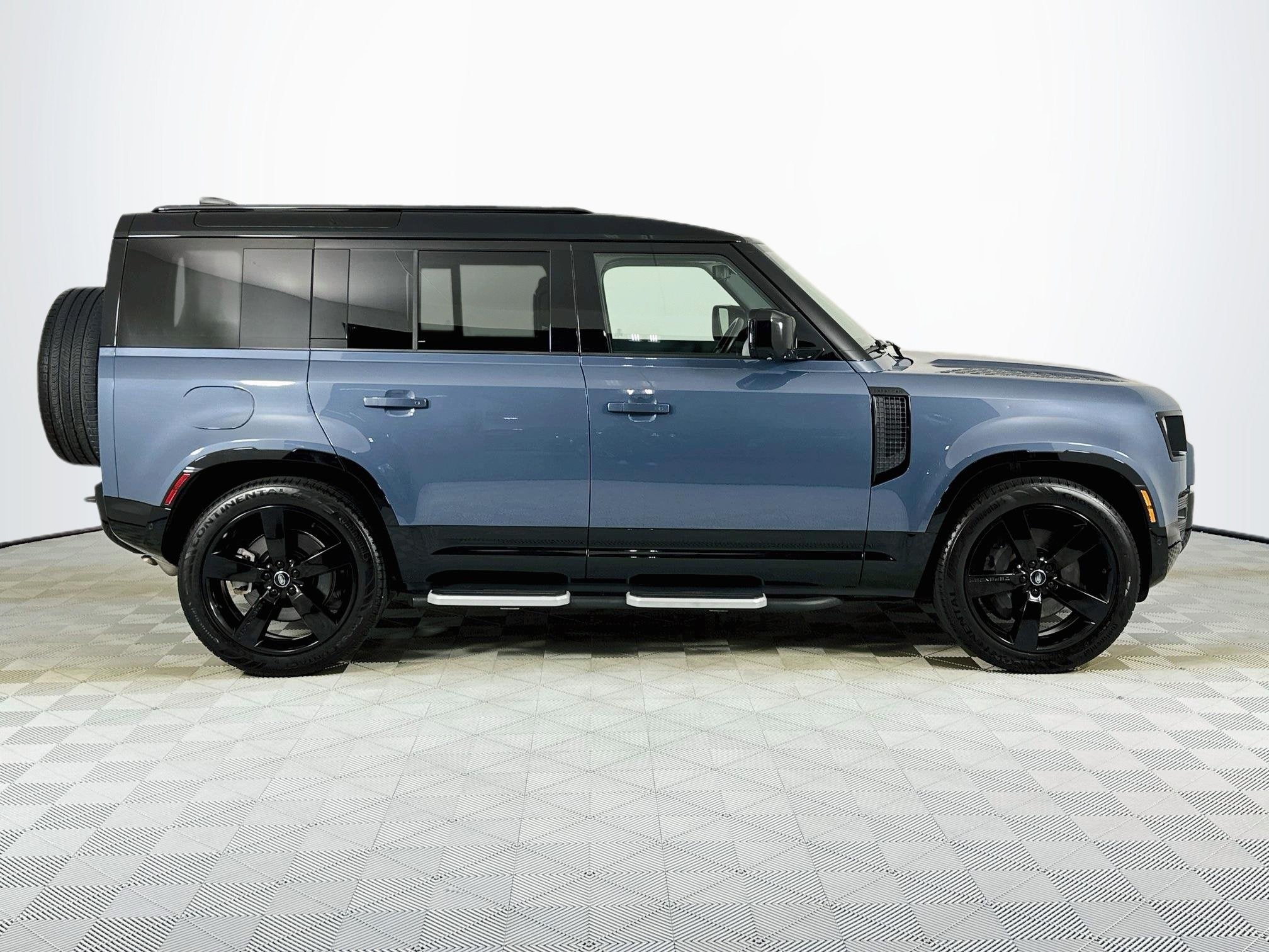 2024 Land Rover Defender 110 X-Dynamic SE