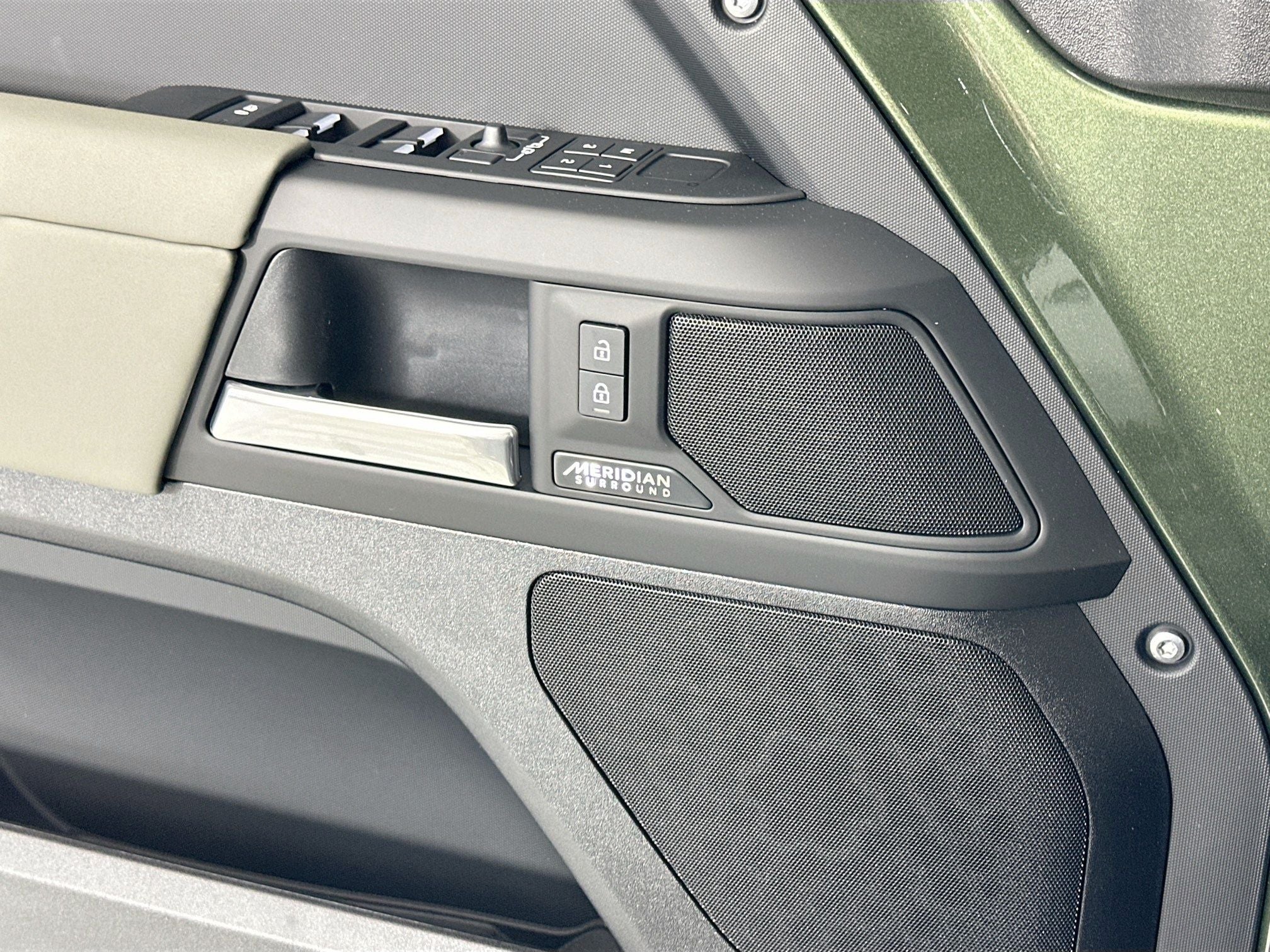 2026 Land Rover Defender 110 X-Dynamic SE