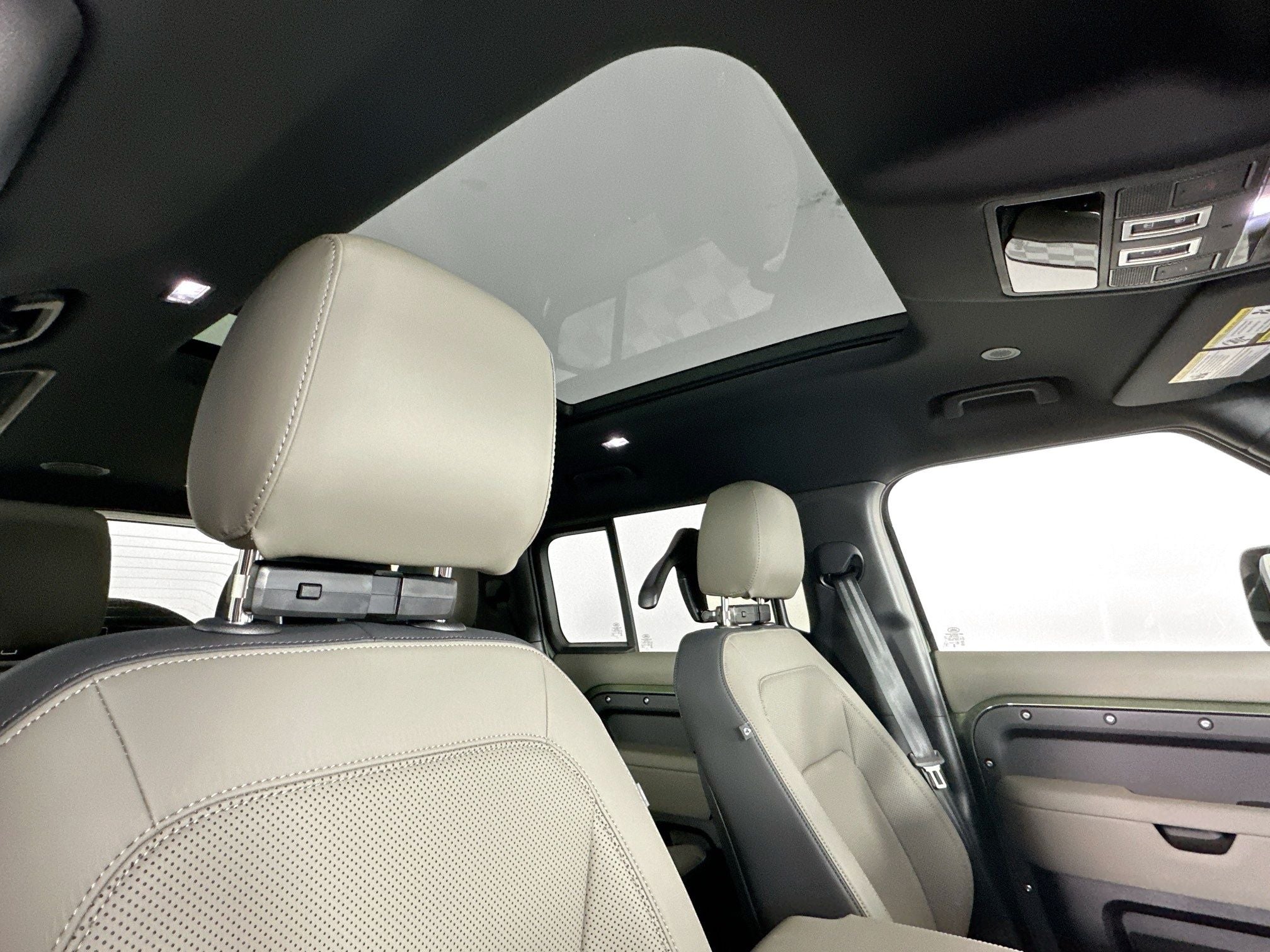 2026 Land Rover Defender 110 X-Dynamic SE