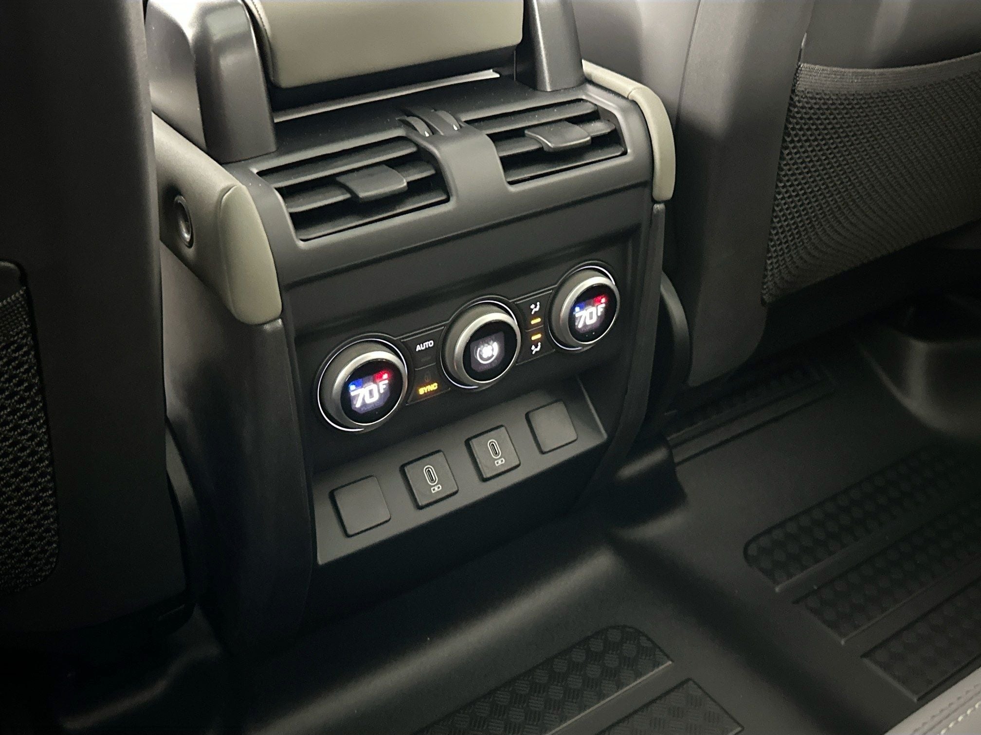 2026 Land Rover Defender 110 X-Dynamic SE