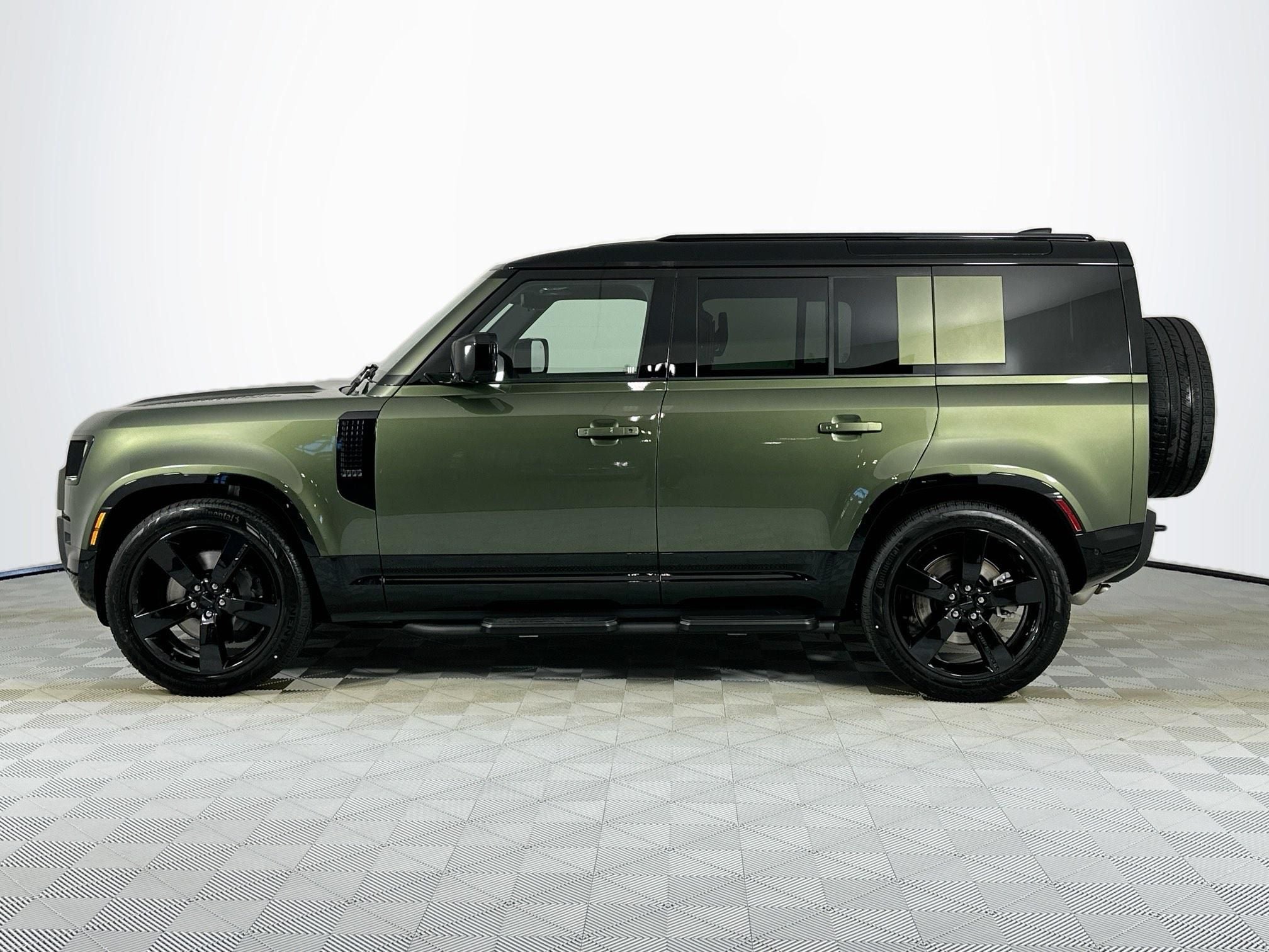 2026 Land Rover Defender 110 X-Dynamic SE