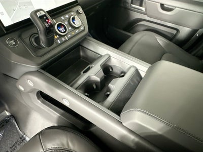 2026 Land Rover Defender 130 X-Dynamic SE