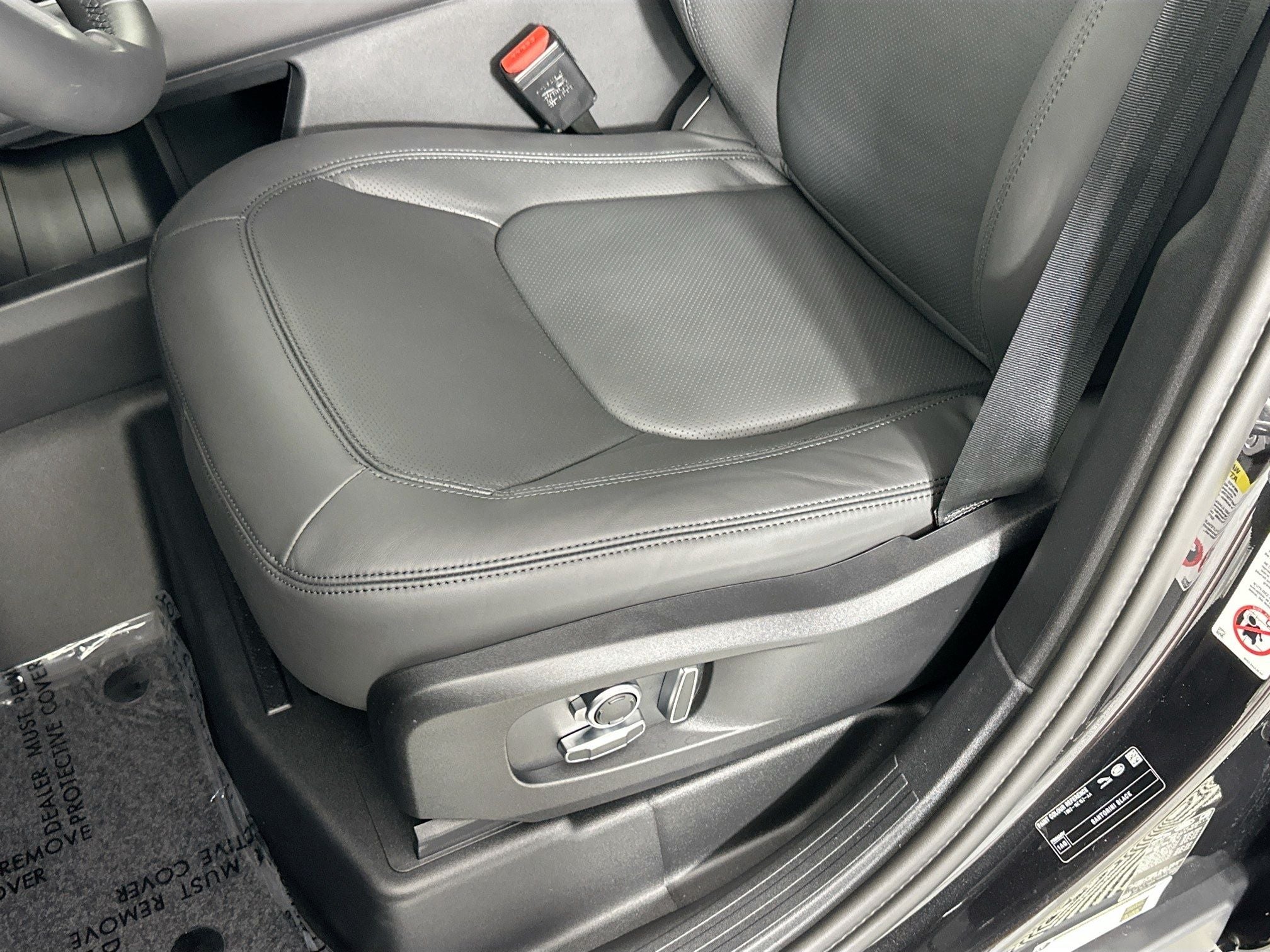 2026 Land Rover Defender 130 X-Dynamic SE