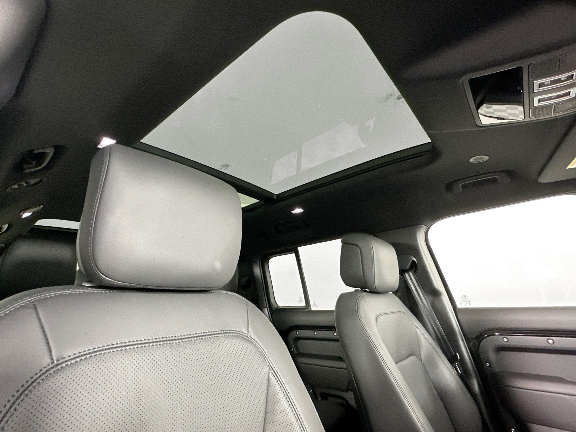 2026 Land Rover Defender 130 X-Dynamic SE