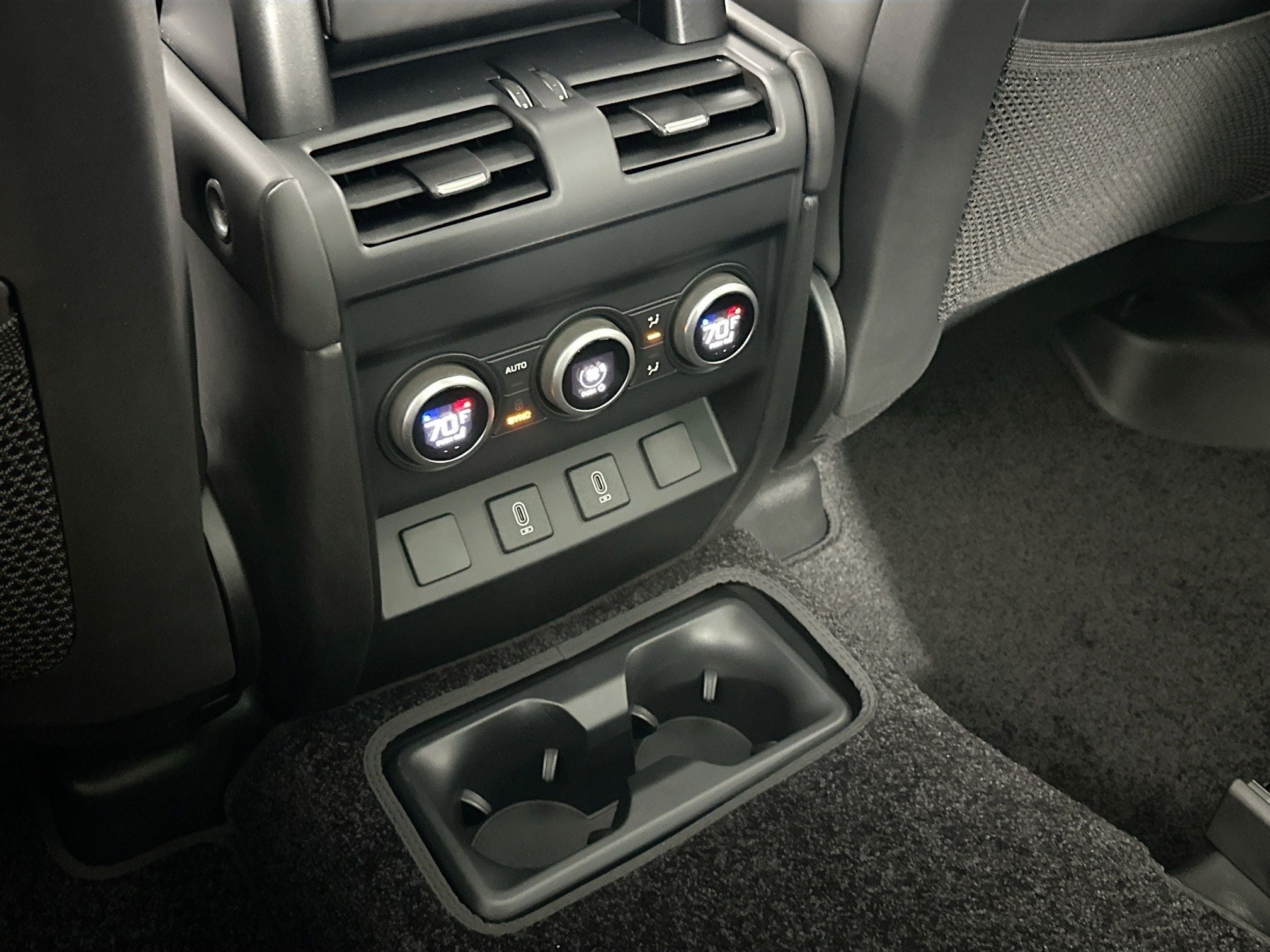 2026 Land Rover Defender 130 X-Dynamic SE