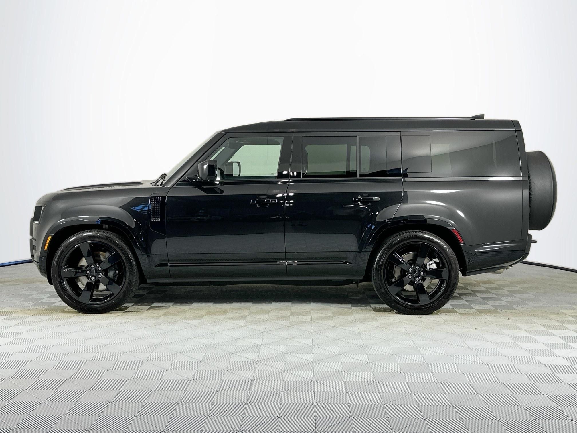 2026 Land Rover Defender 130 X-Dynamic SE