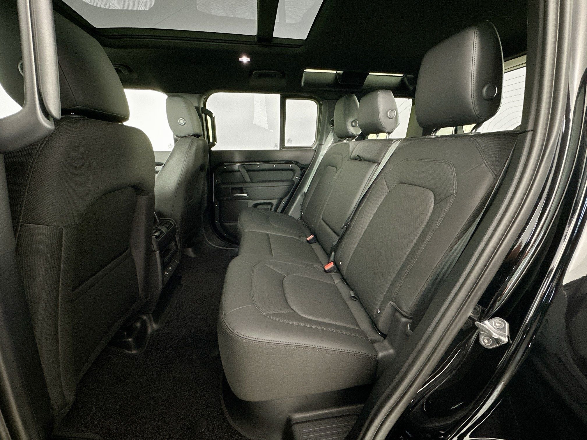 2025 Land Rover Defender 110 S