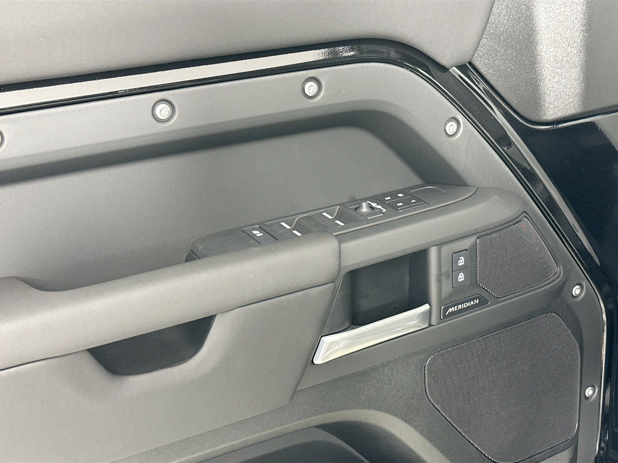 2025 Land Rover Defender 110 S