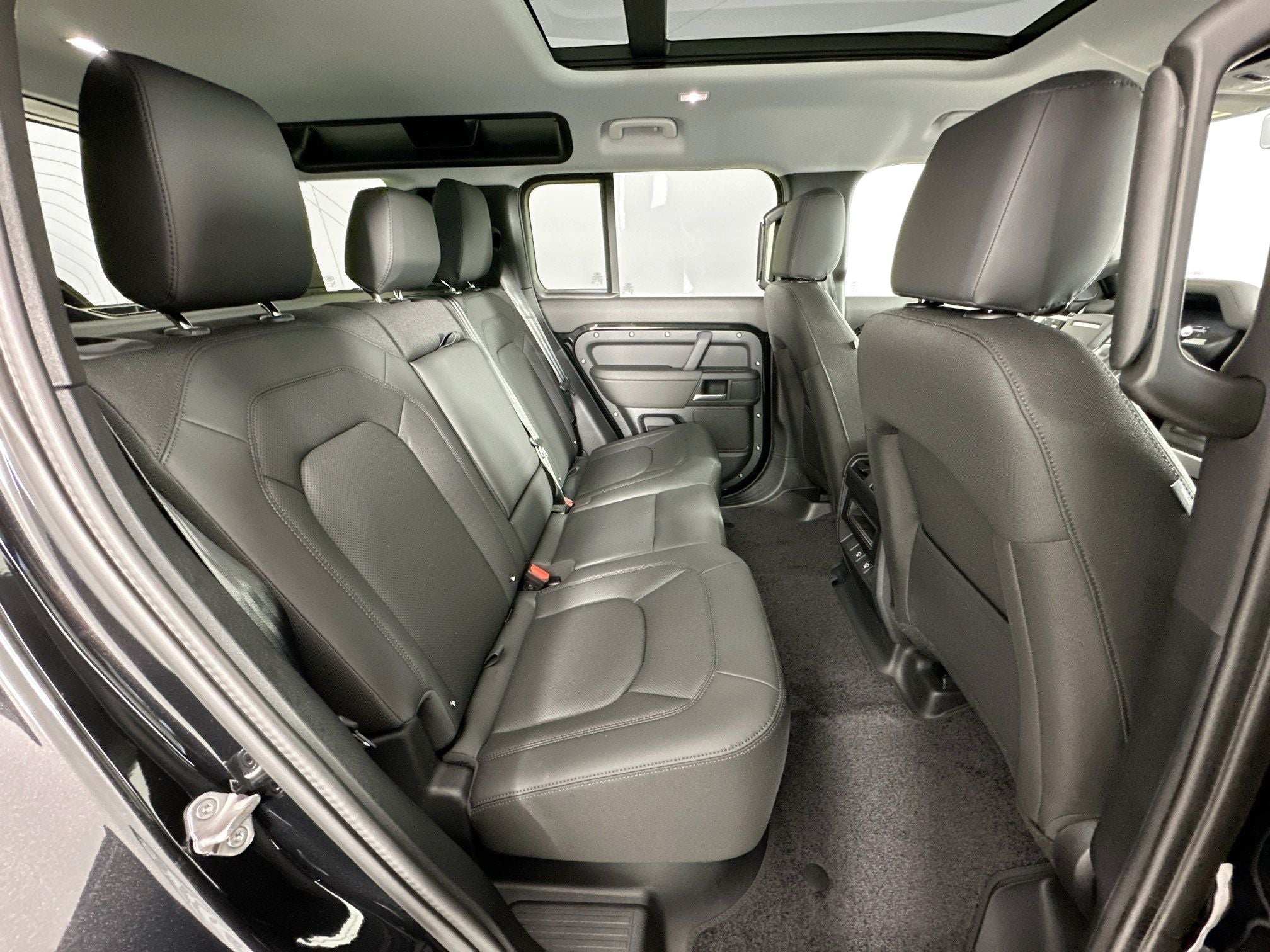 2025 Land Rover Defender 110 S