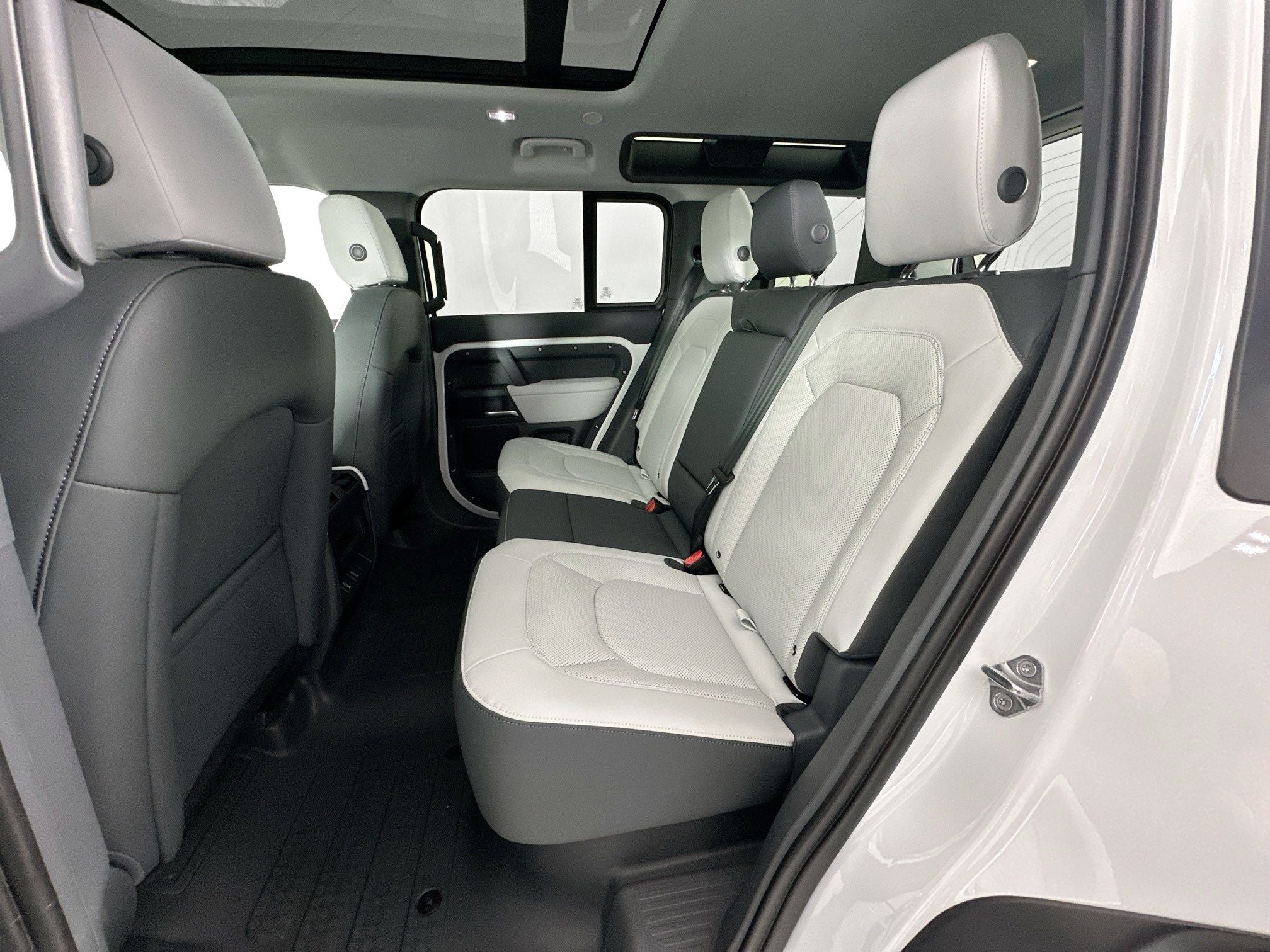 2026 Land Rover Defender 110 S