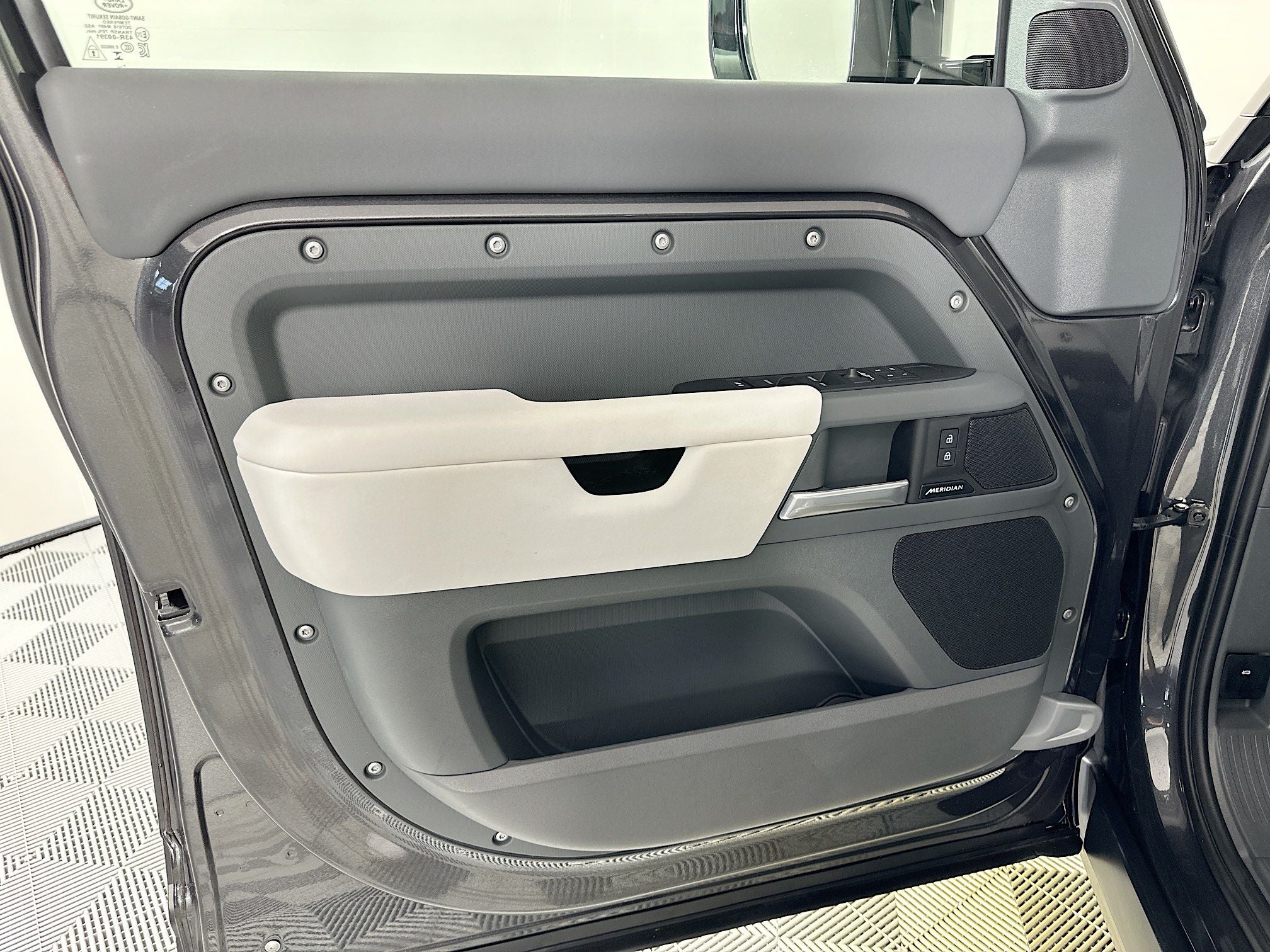 2025 Land Rover Defender 110 S