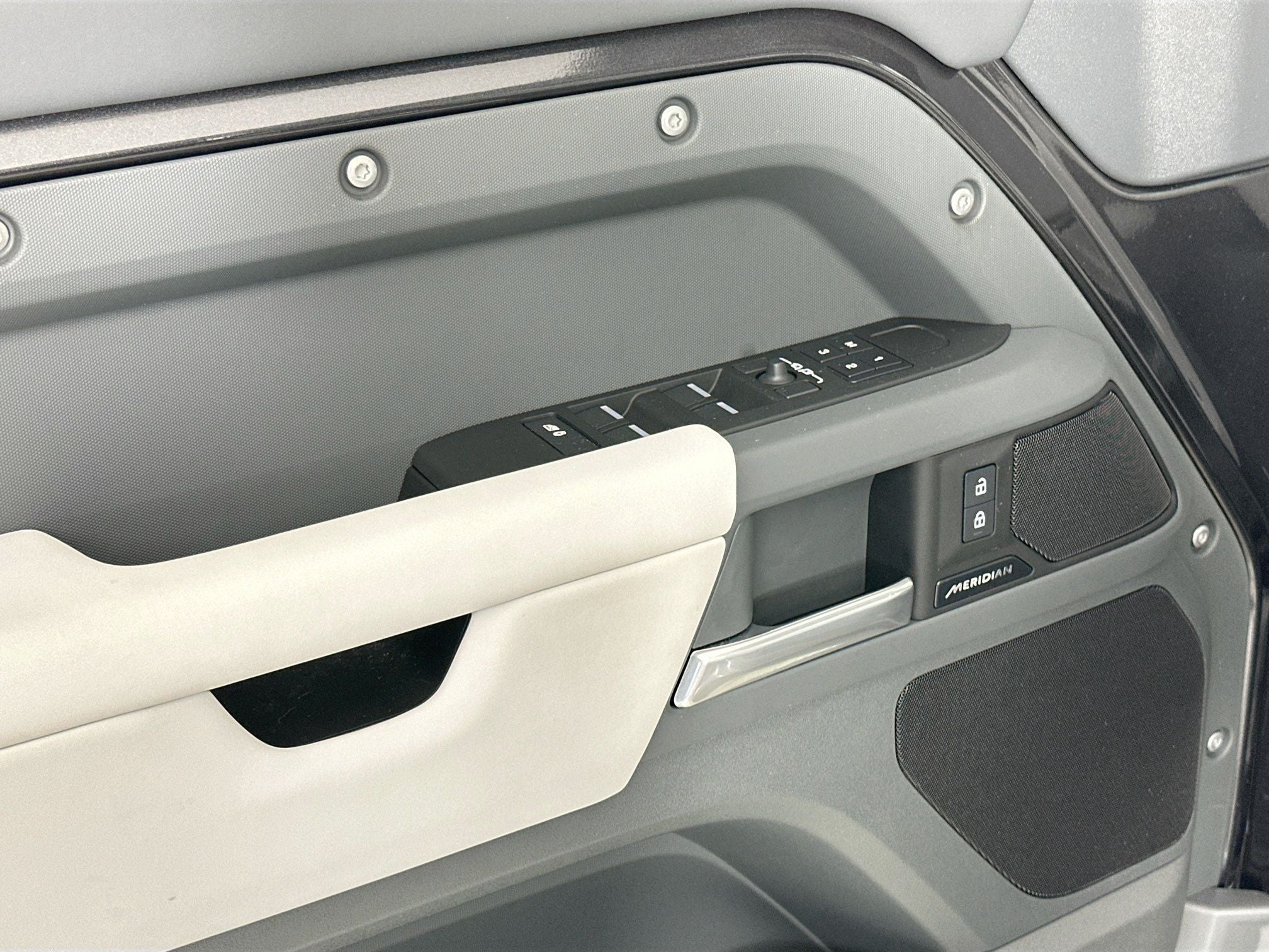 2025 Land Rover Defender 110 S