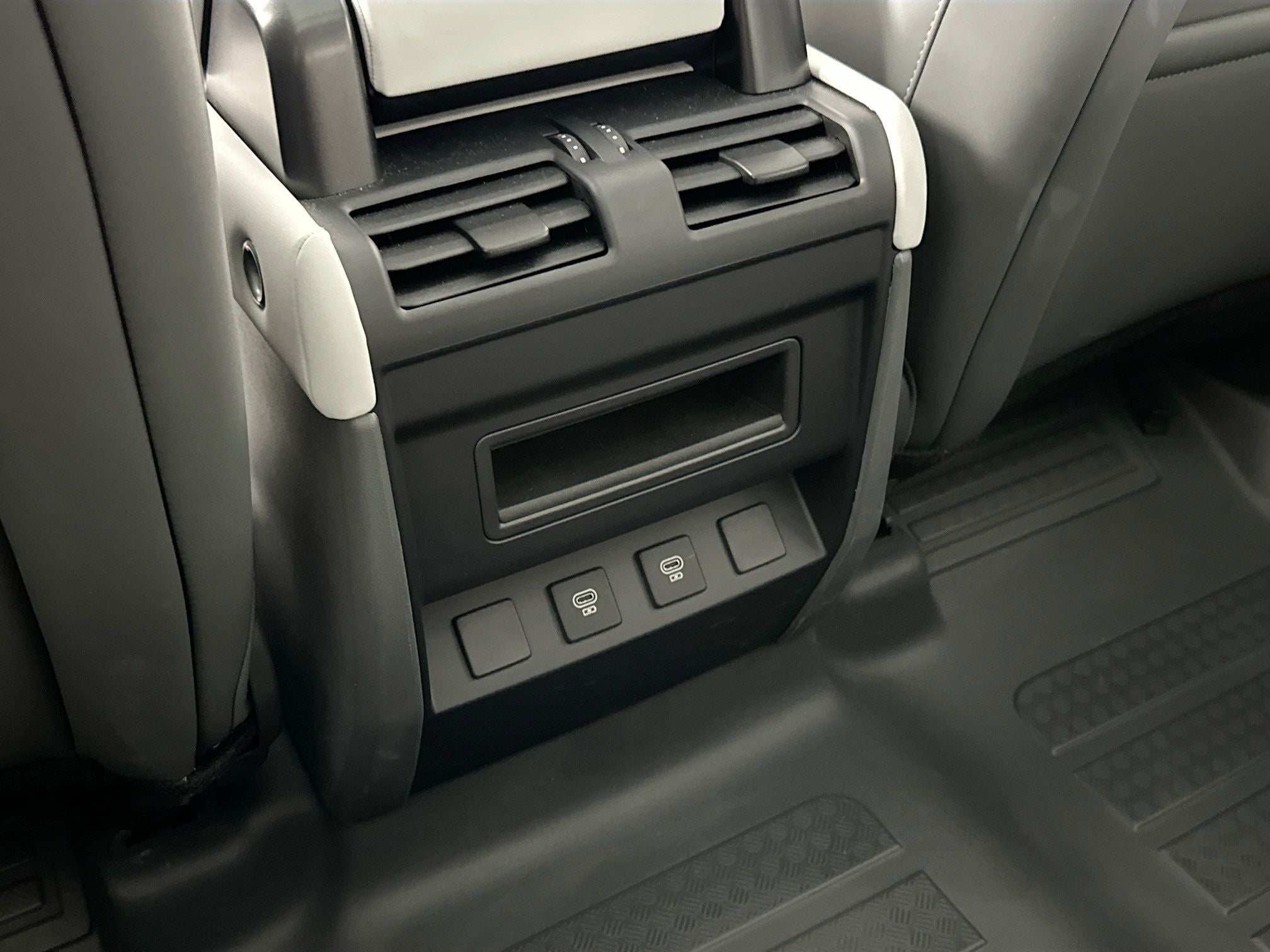 2025 Land Rover Defender 110 S
