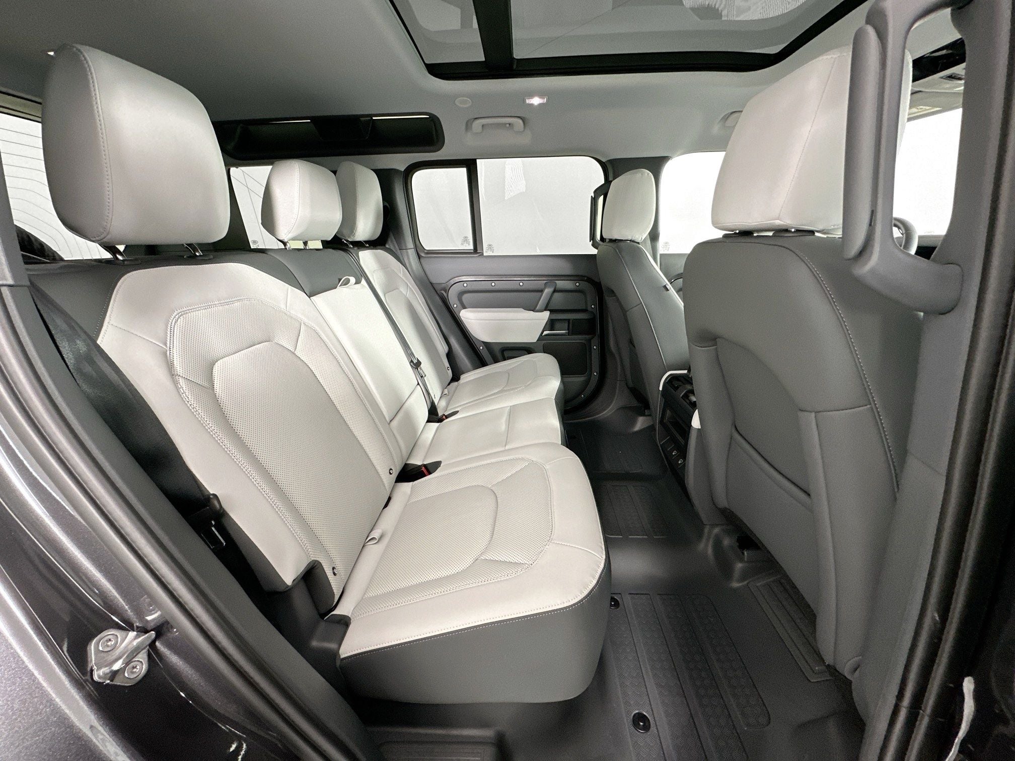 2025 Land Rover Defender 110 S