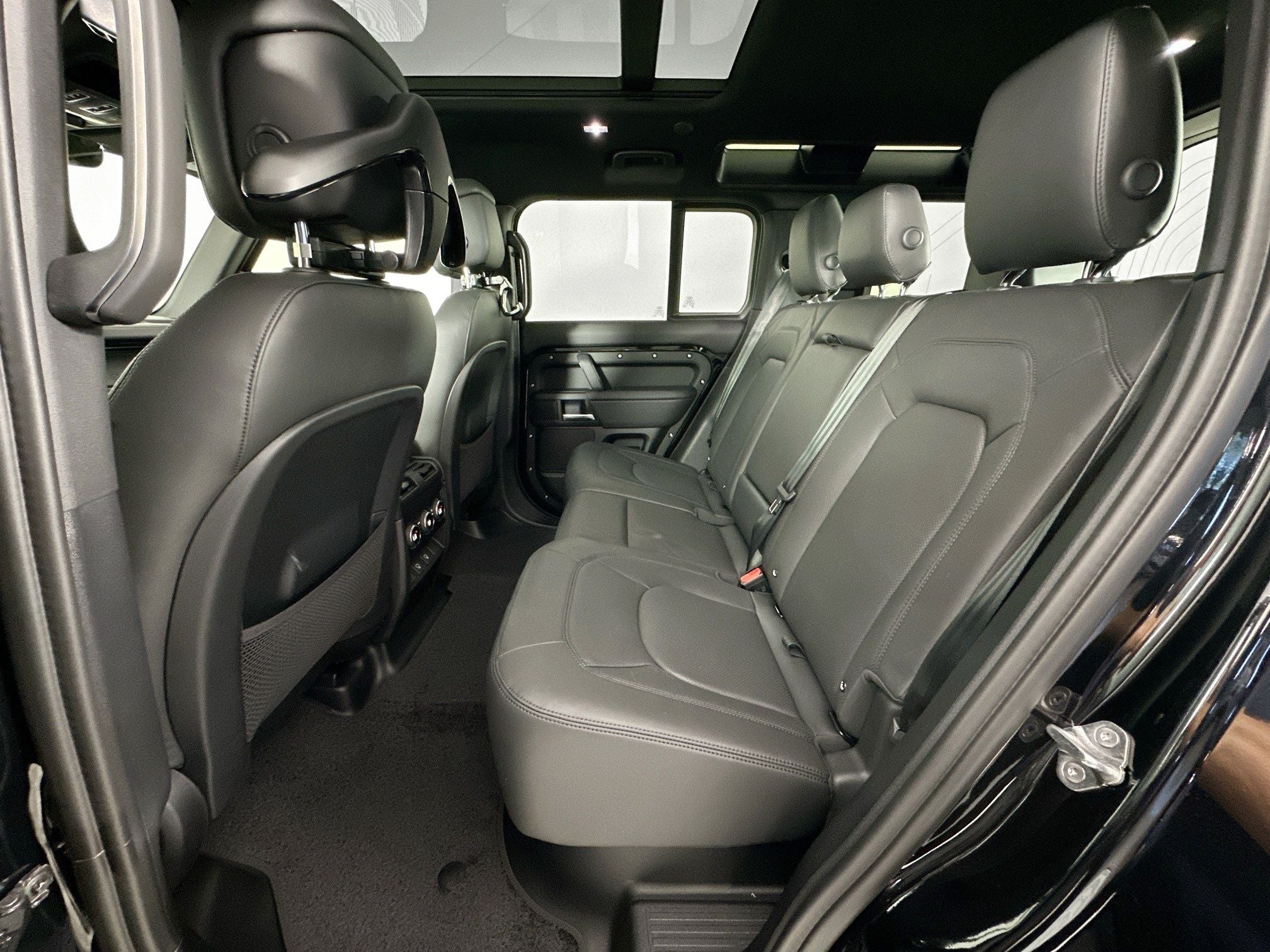 2025 Land Rover Defender 110 S