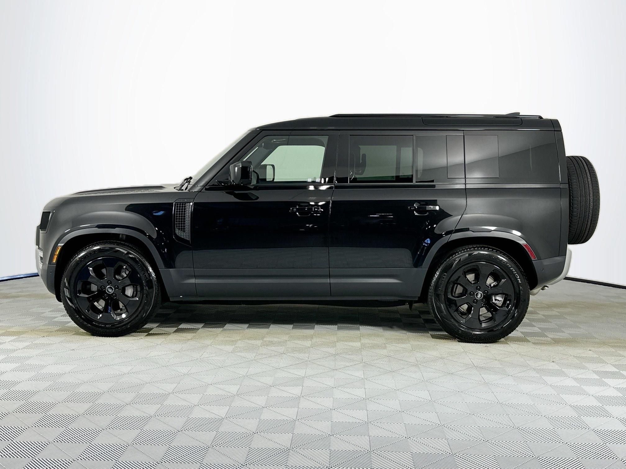 2025 Land Rover Defender 110 S