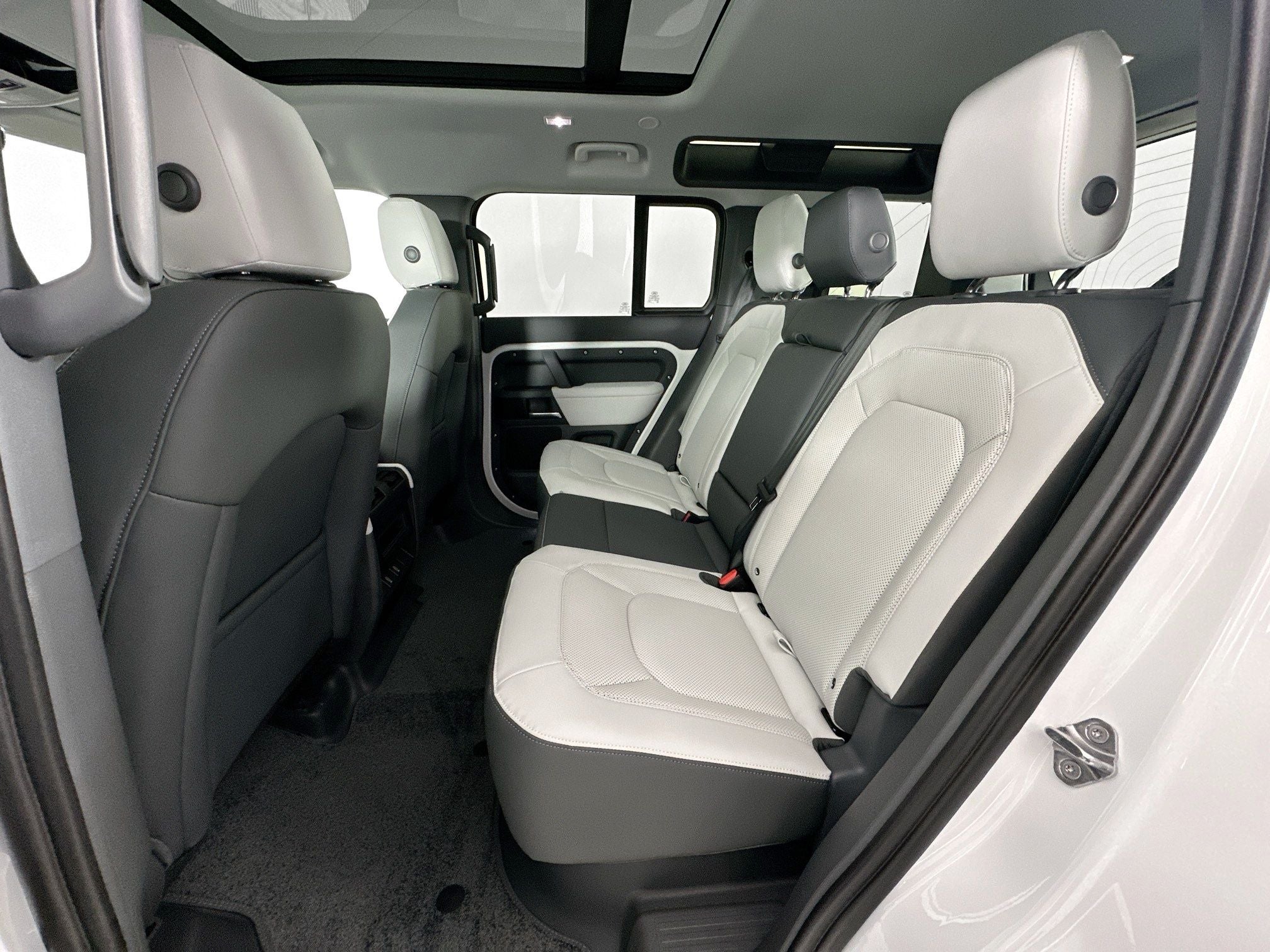2026 Land Rover Defender 110 S