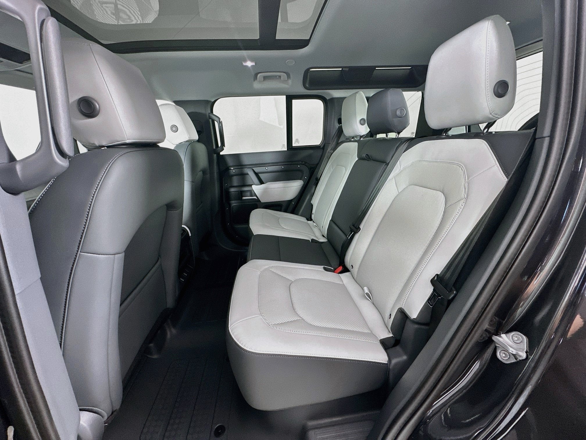 2026 Land Rover Defender 110 S