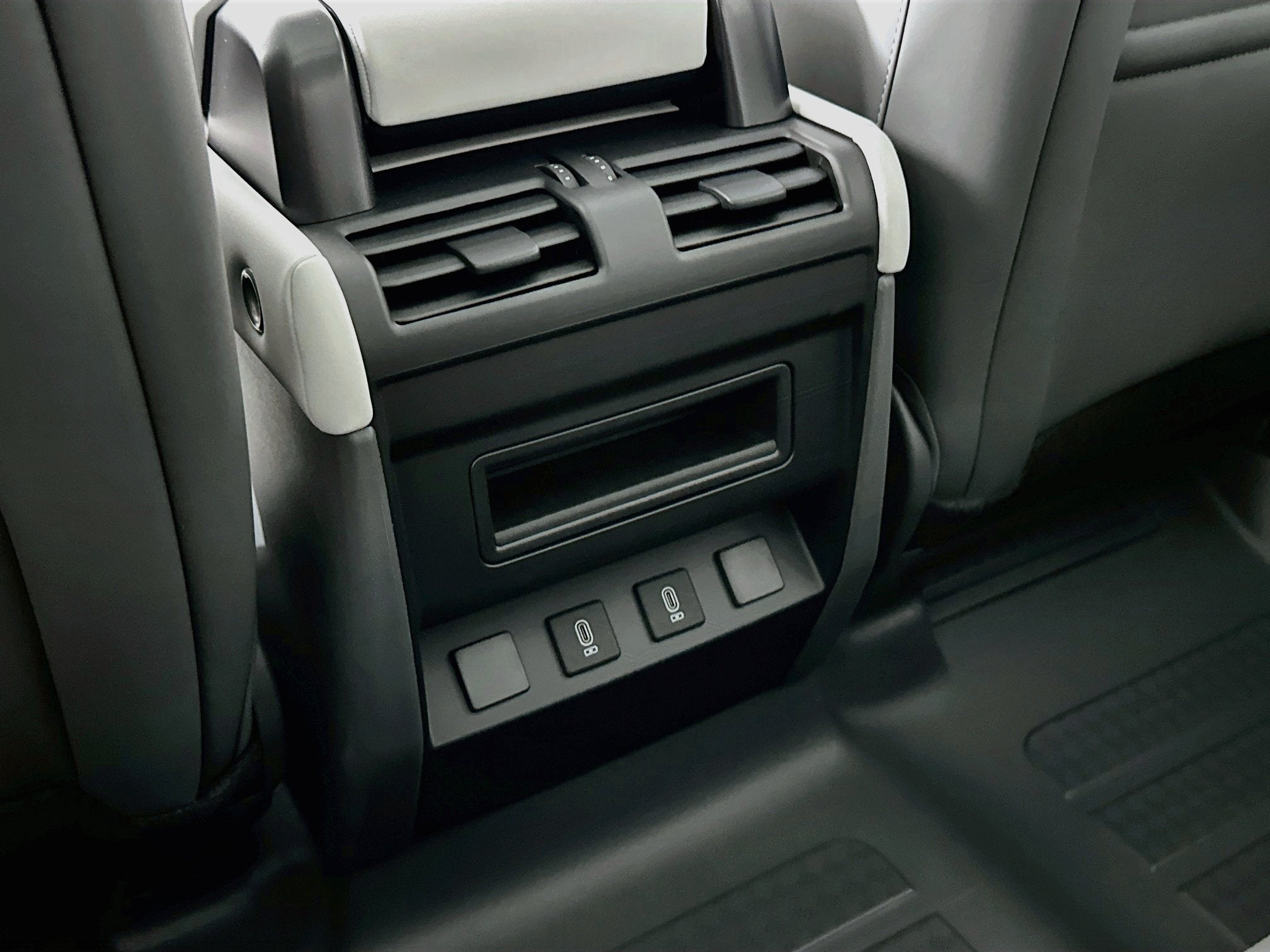 2026 Land Rover Defender 110 S