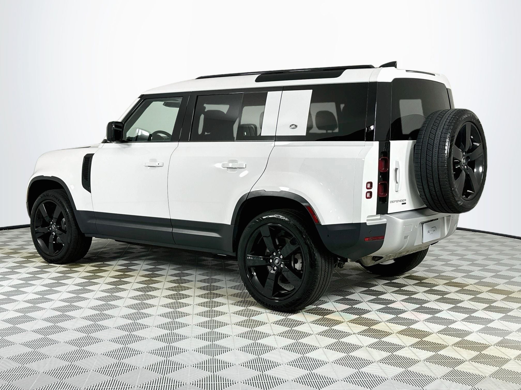 2023 Land Rover Defender 110 SE
