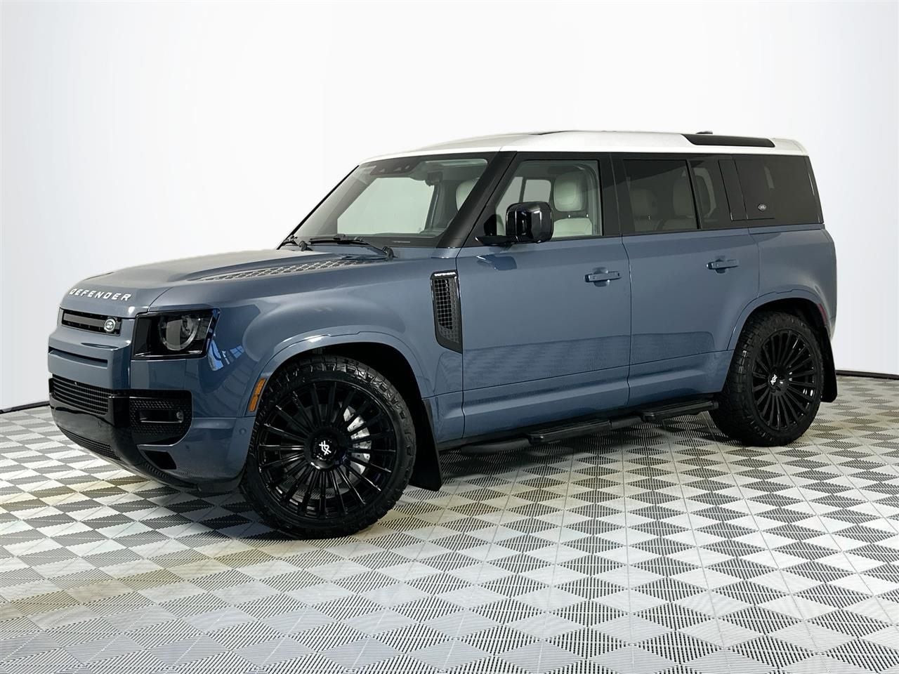 2024 Land Rover Defender 110 SE