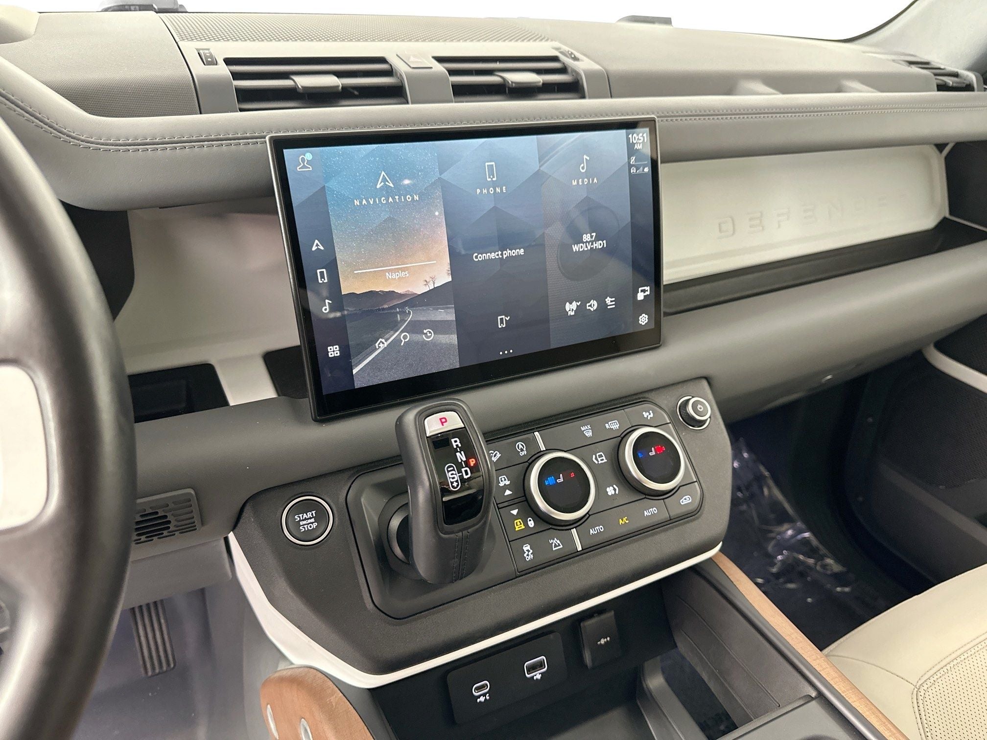 2024 Land Rover Defender 110 SE