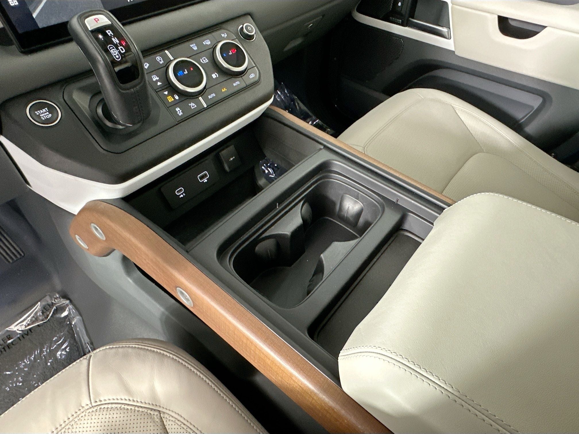 2024 Land Rover Defender 110 SE