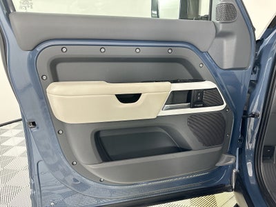 2024 Land Rover Defender 110 SE