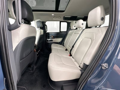 2024 Land Rover Defender 110 SE