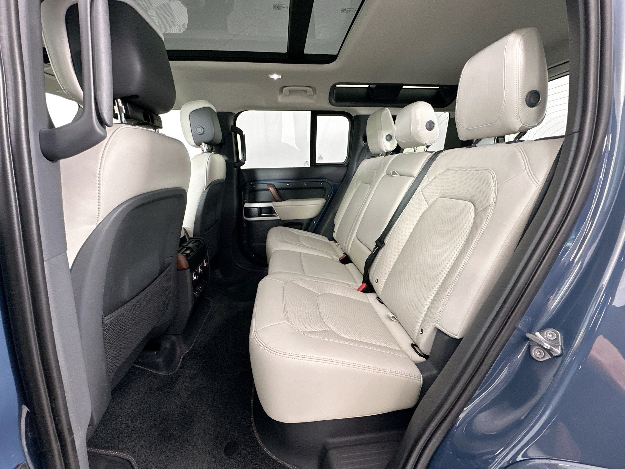 2024 Land Rover Defender 110 SE