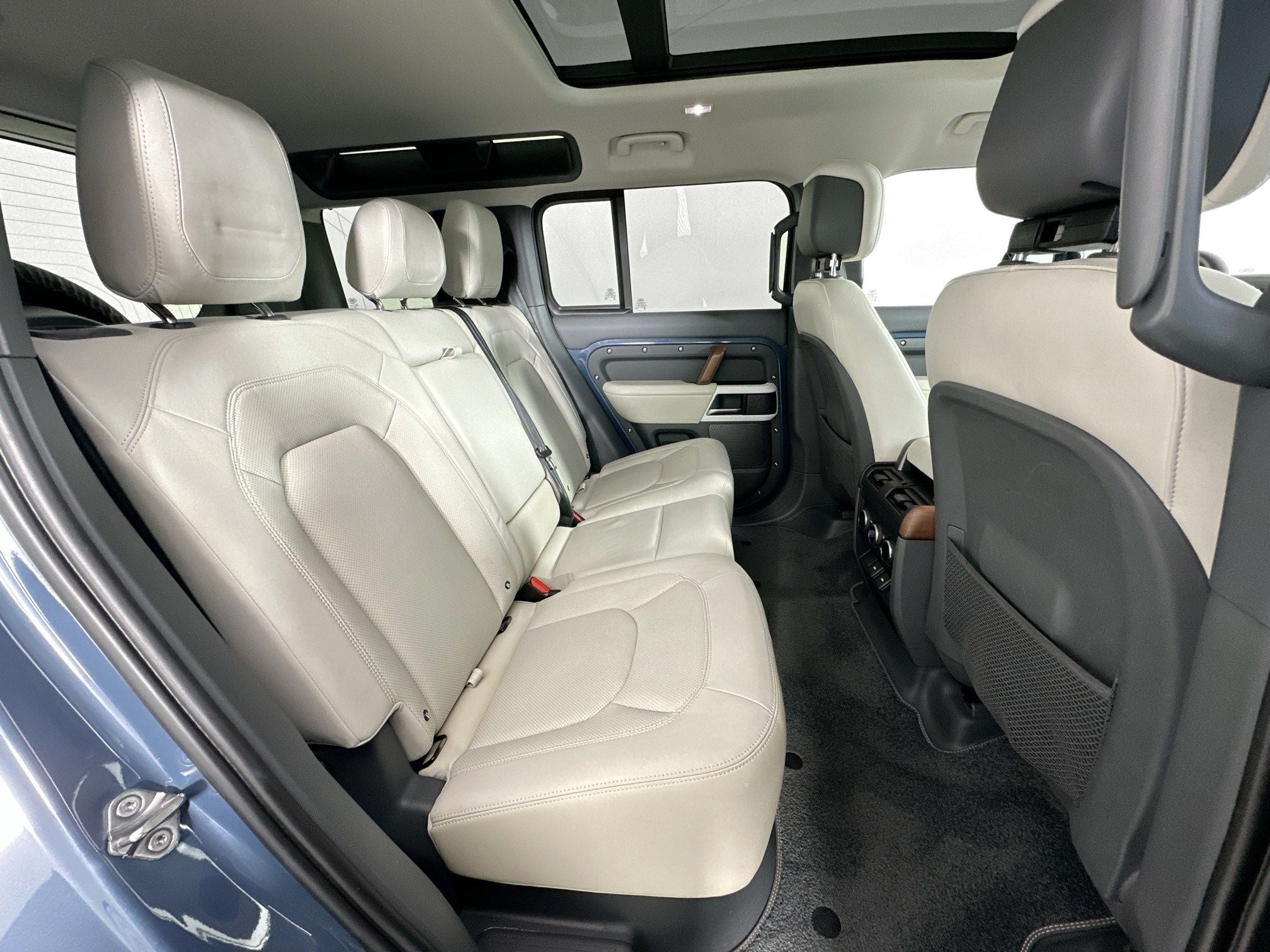 2024 Land Rover Defender 110 SE
