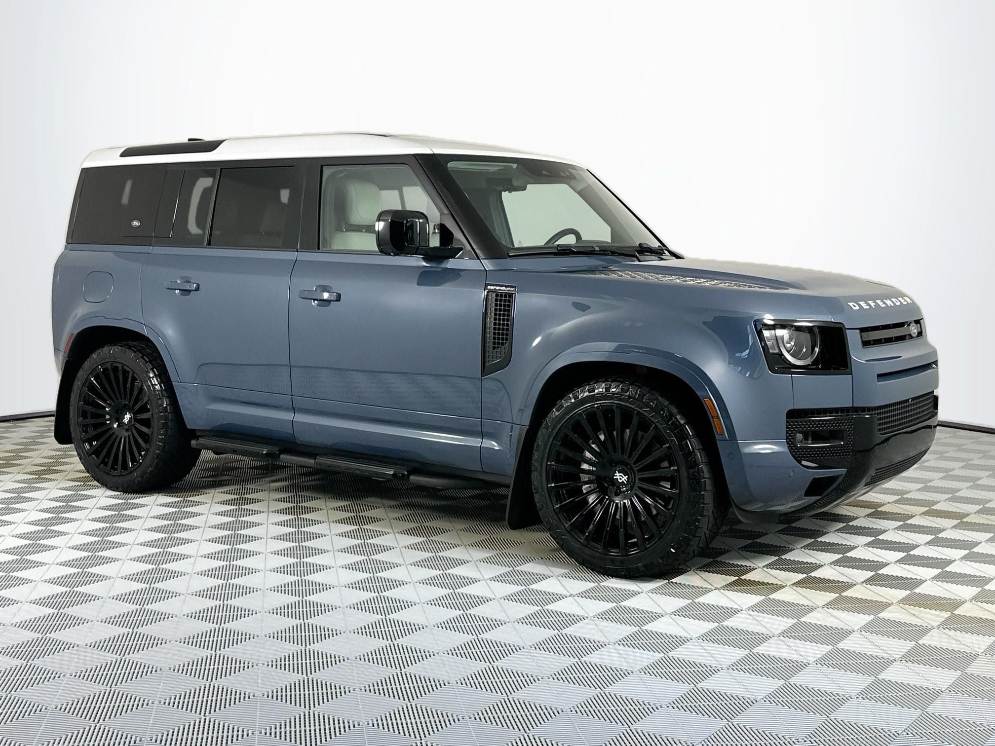 2024 Land Rover Defender 110 SE