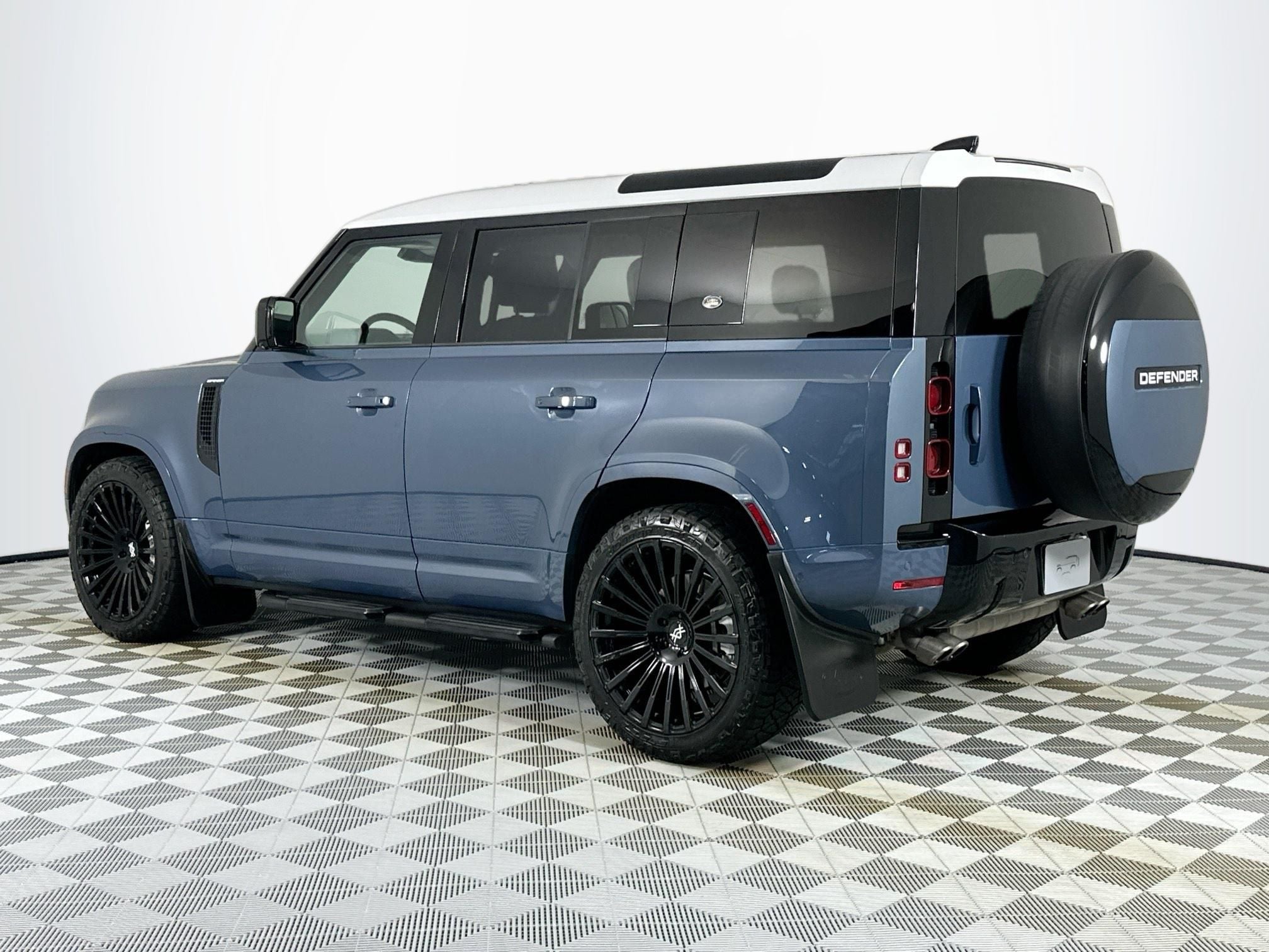 2024 Land Rover Defender 110 SE