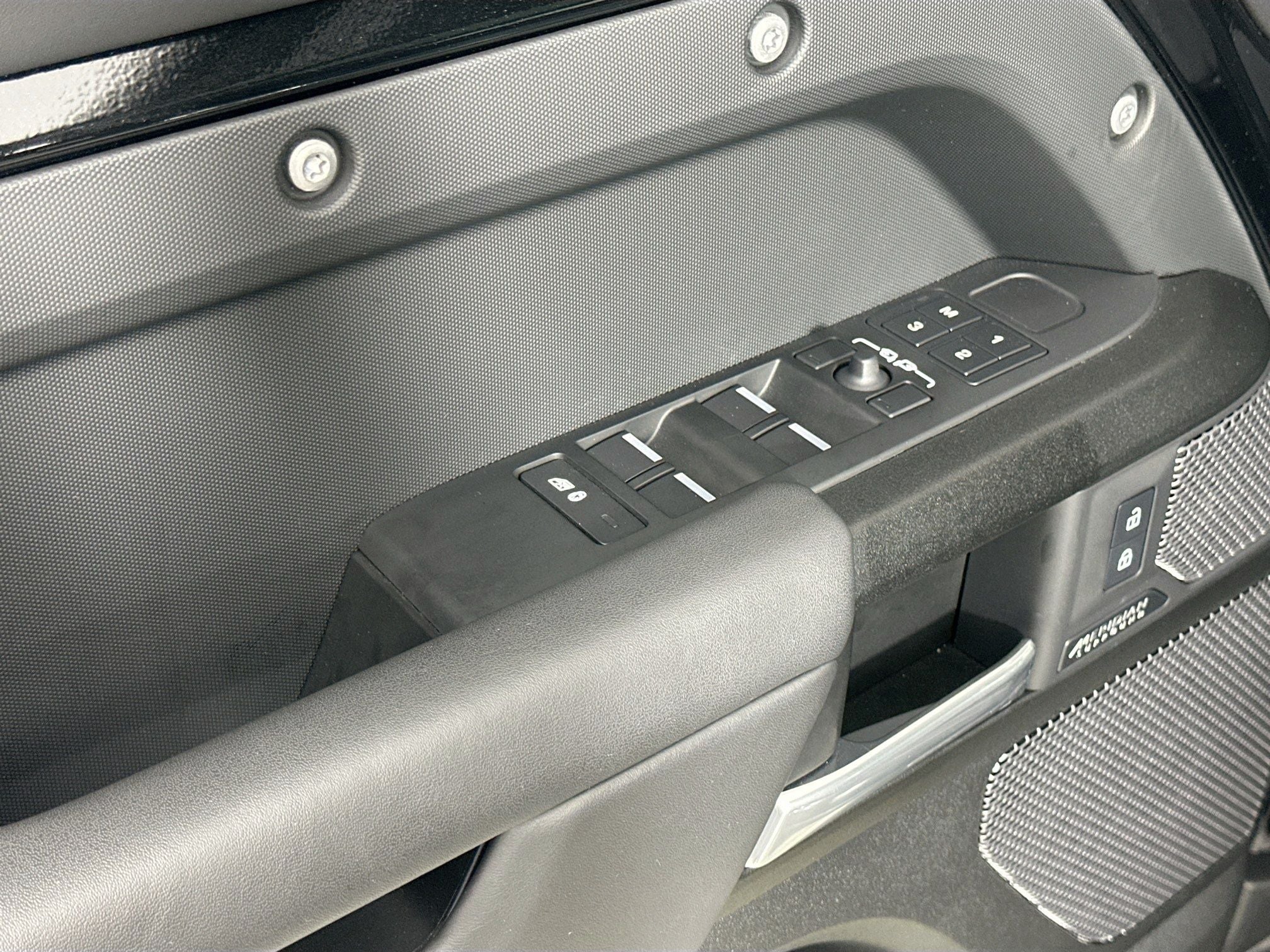 2023 Land Rover Defender 110 V8
