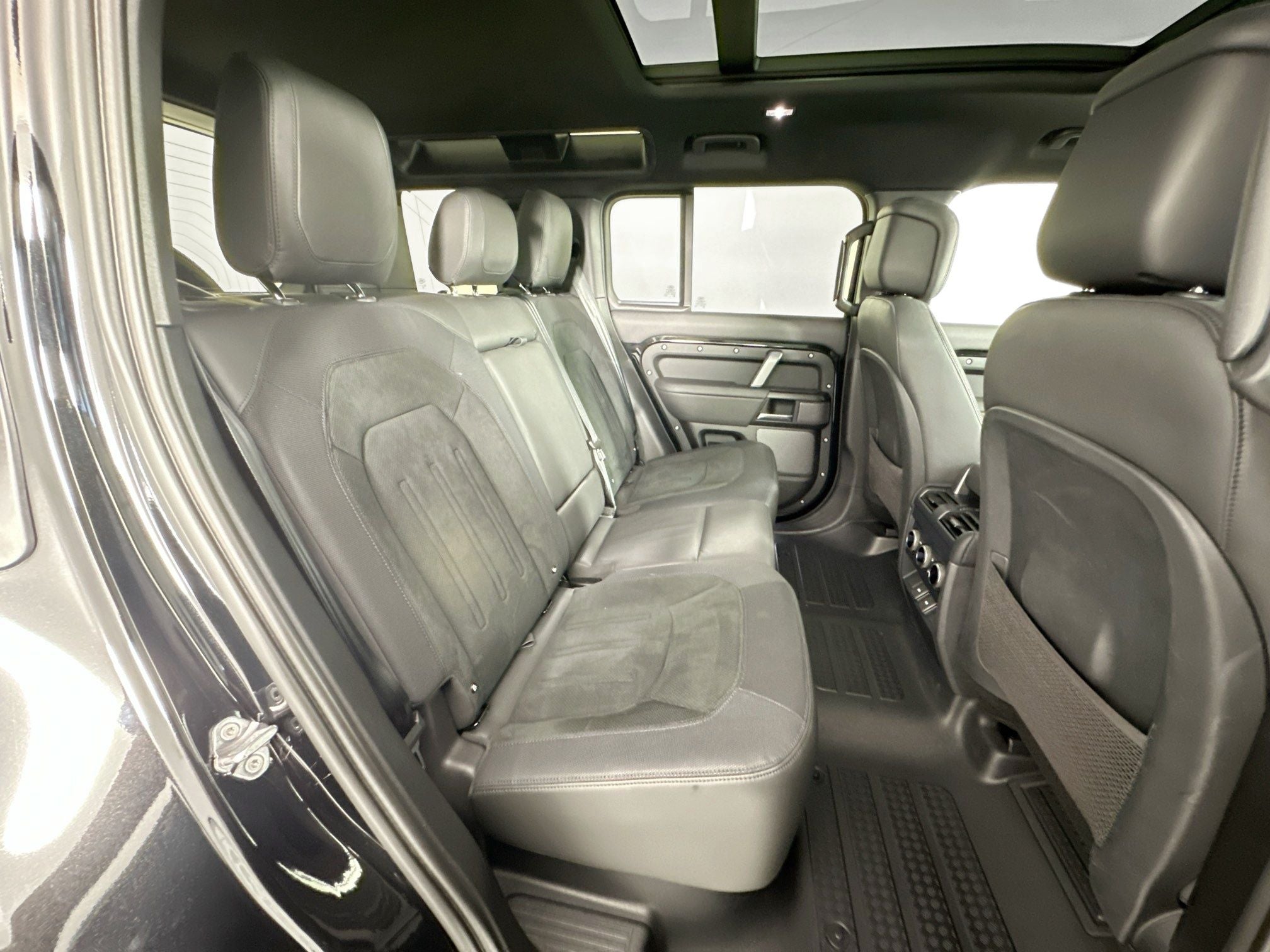 2023 Land Rover Defender 110 V8
