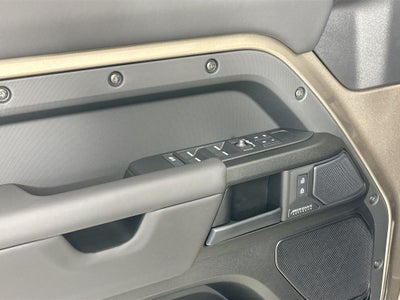 2025 Land Rover Defender 110 OCTA