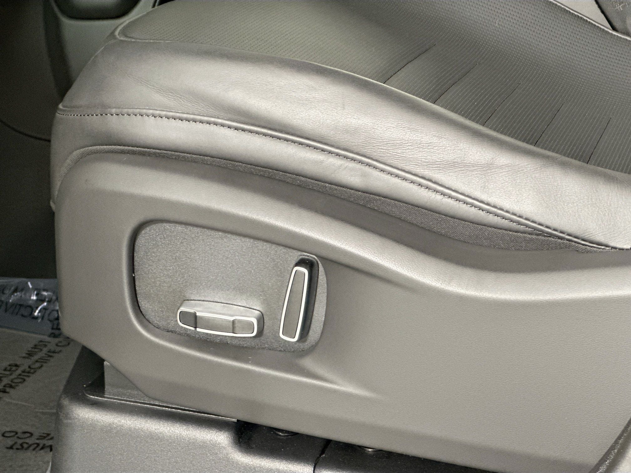 2025 Land Rover Defender 110 OCTA