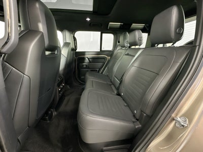 2025 Land Rover Defender 110 OCTA