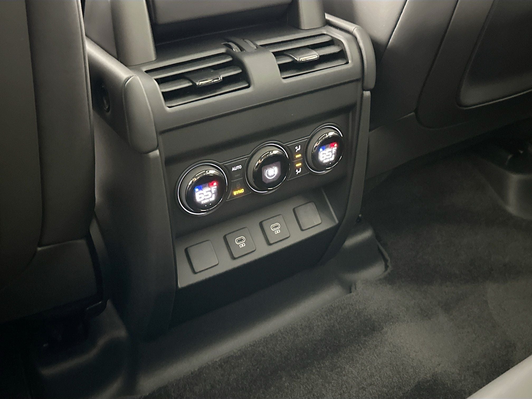 2025 Land Rover Defender 110 OCTA