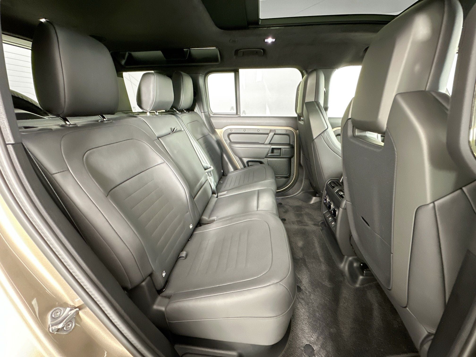 2025 Land Rover Defender 110 OCTA