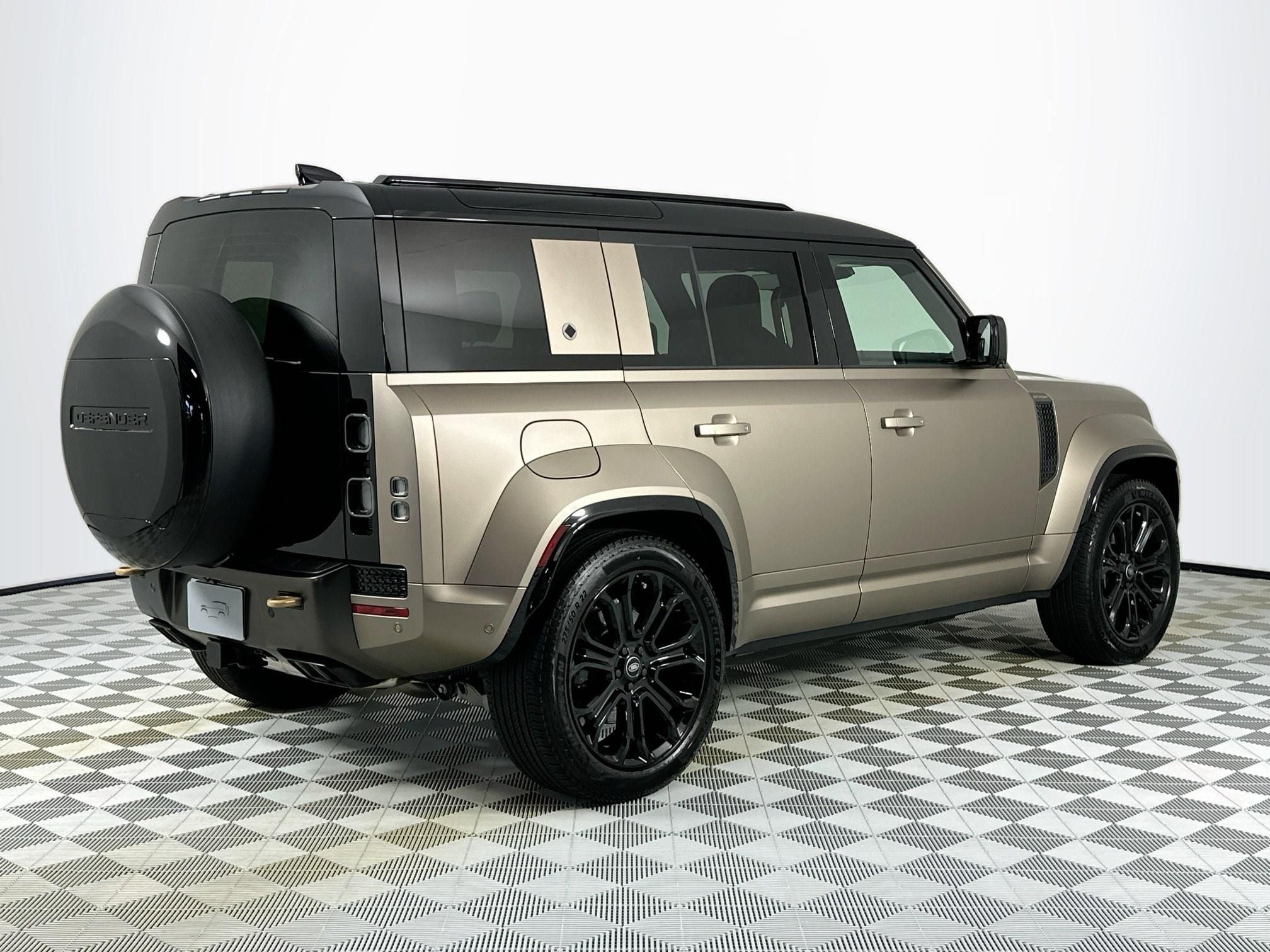 2025 Land Rover Defender 110 OCTA