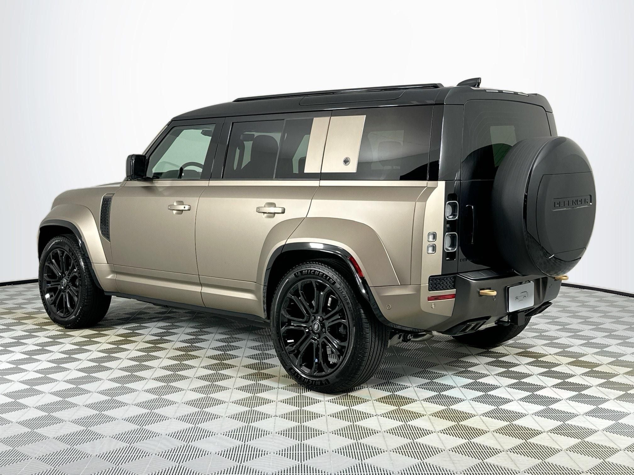 2025 Land Rover Defender 110 OCTA