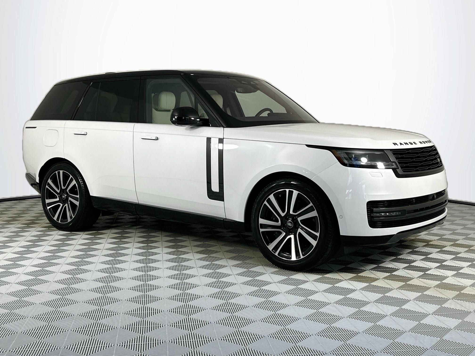 2023 Land Rover Range Rover SE