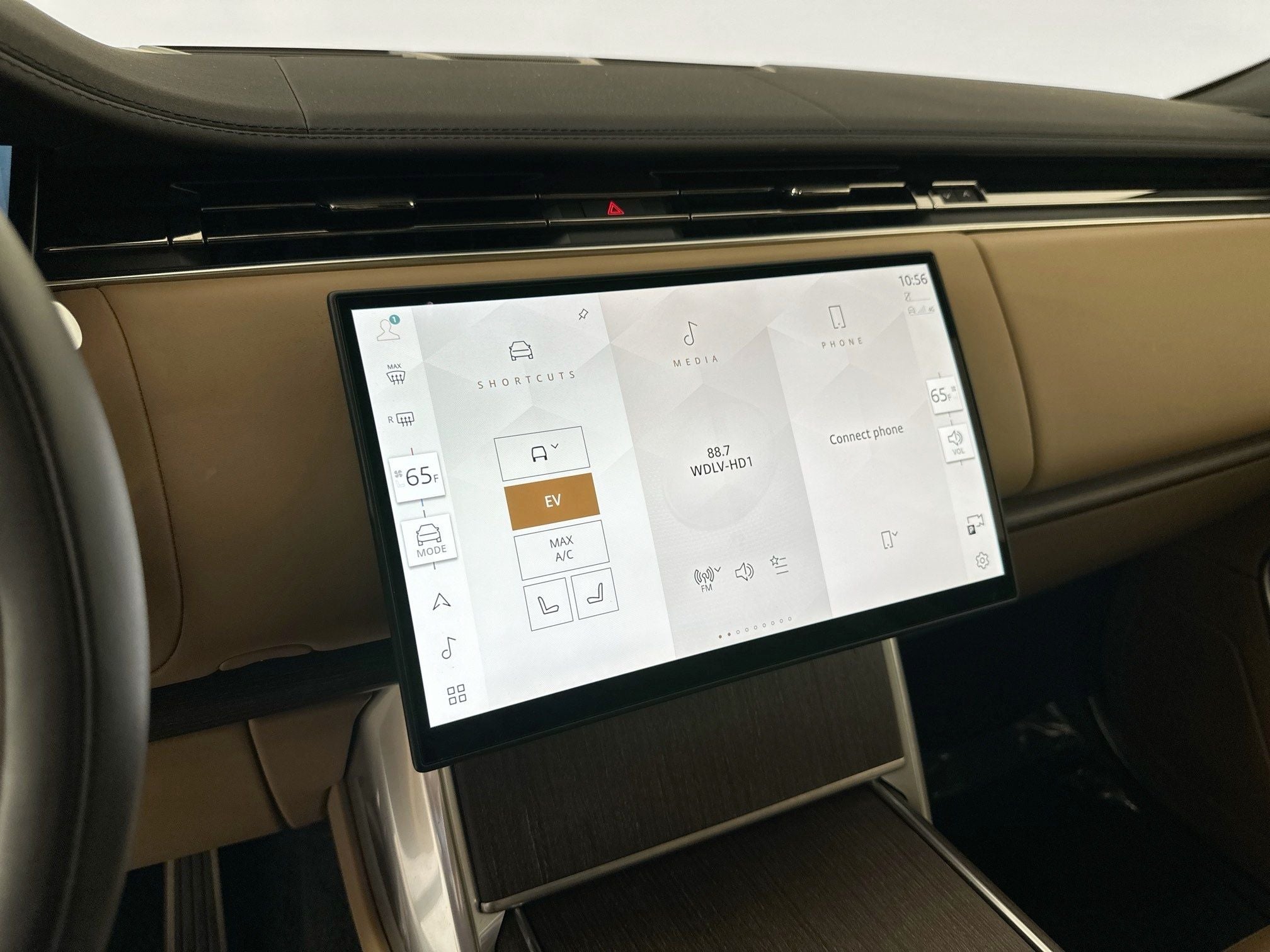 2025 Land Rover Range Rover Plug-In Hybrid SE