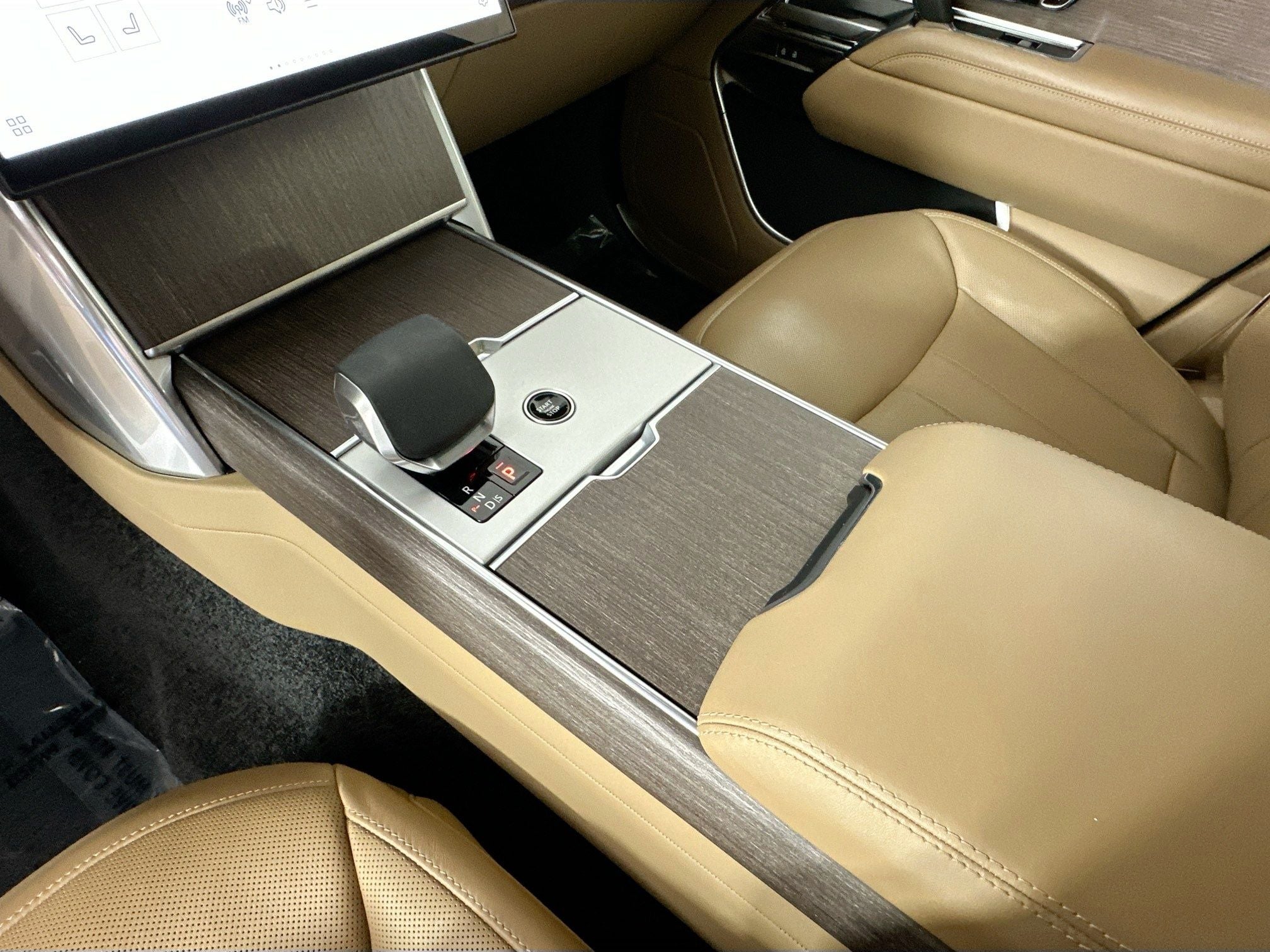 2025 Land Rover Range Rover Plug-In Hybrid SE