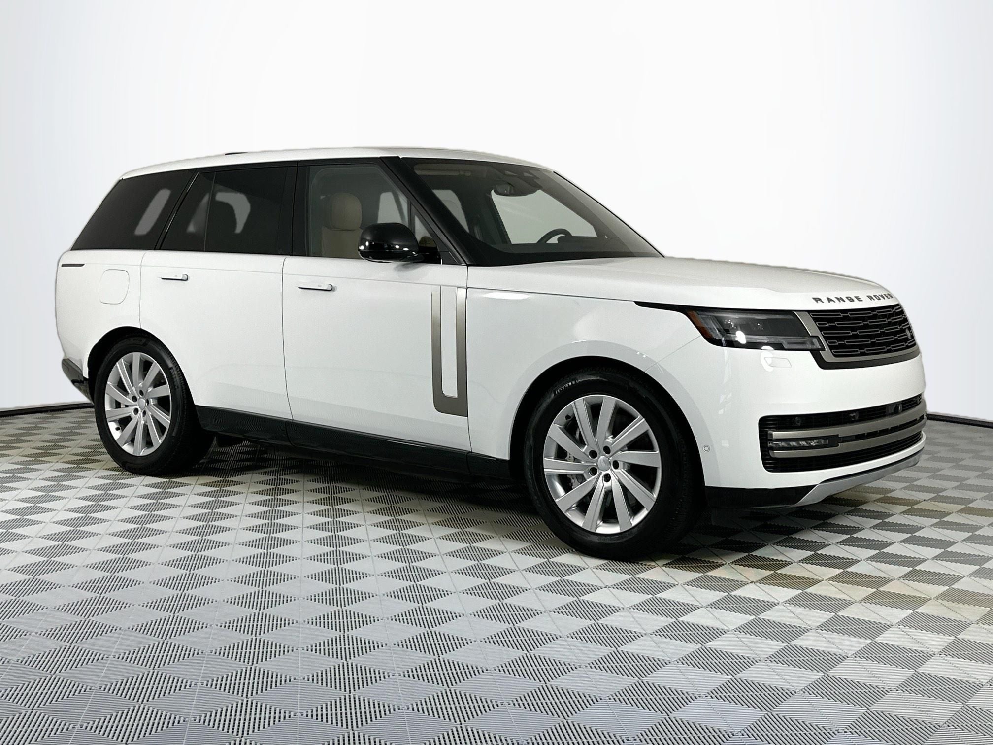 2025 Land Rover Range Rover Plug-In Hybrid SE