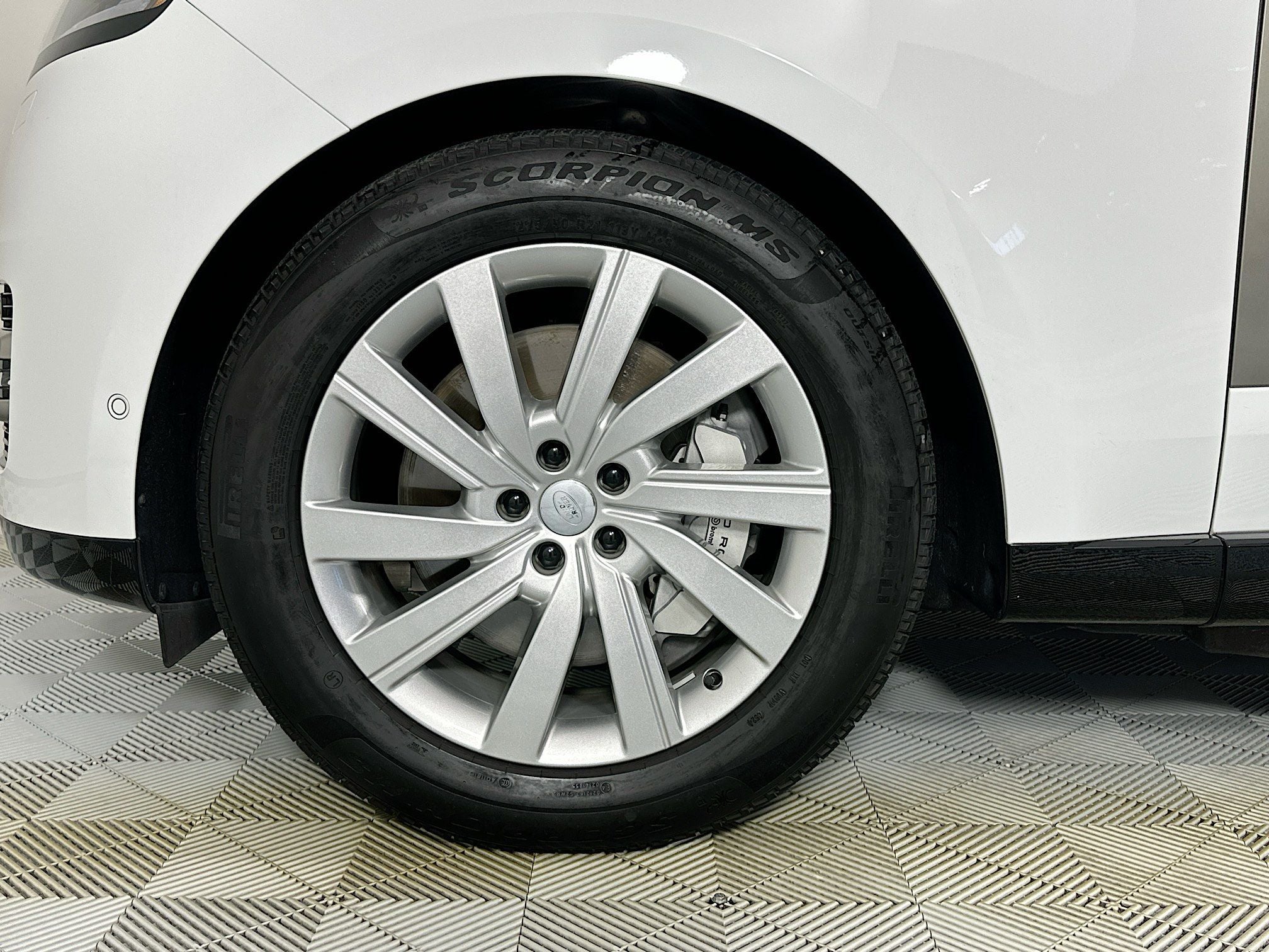 2025 Land Rover Range Rover Plug-In Hybrid SE