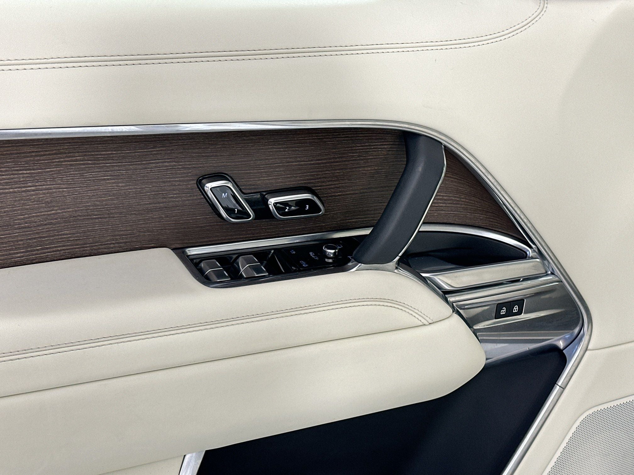 2023 Land Rover Range Rover SE LWB